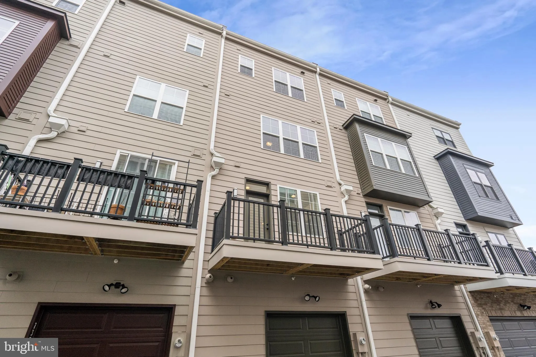 Falls Church, Virginia 22042, United States, 3 Bedrooms Bedrooms, ,4 BathroomsBathrooms,Residential,Active,7977