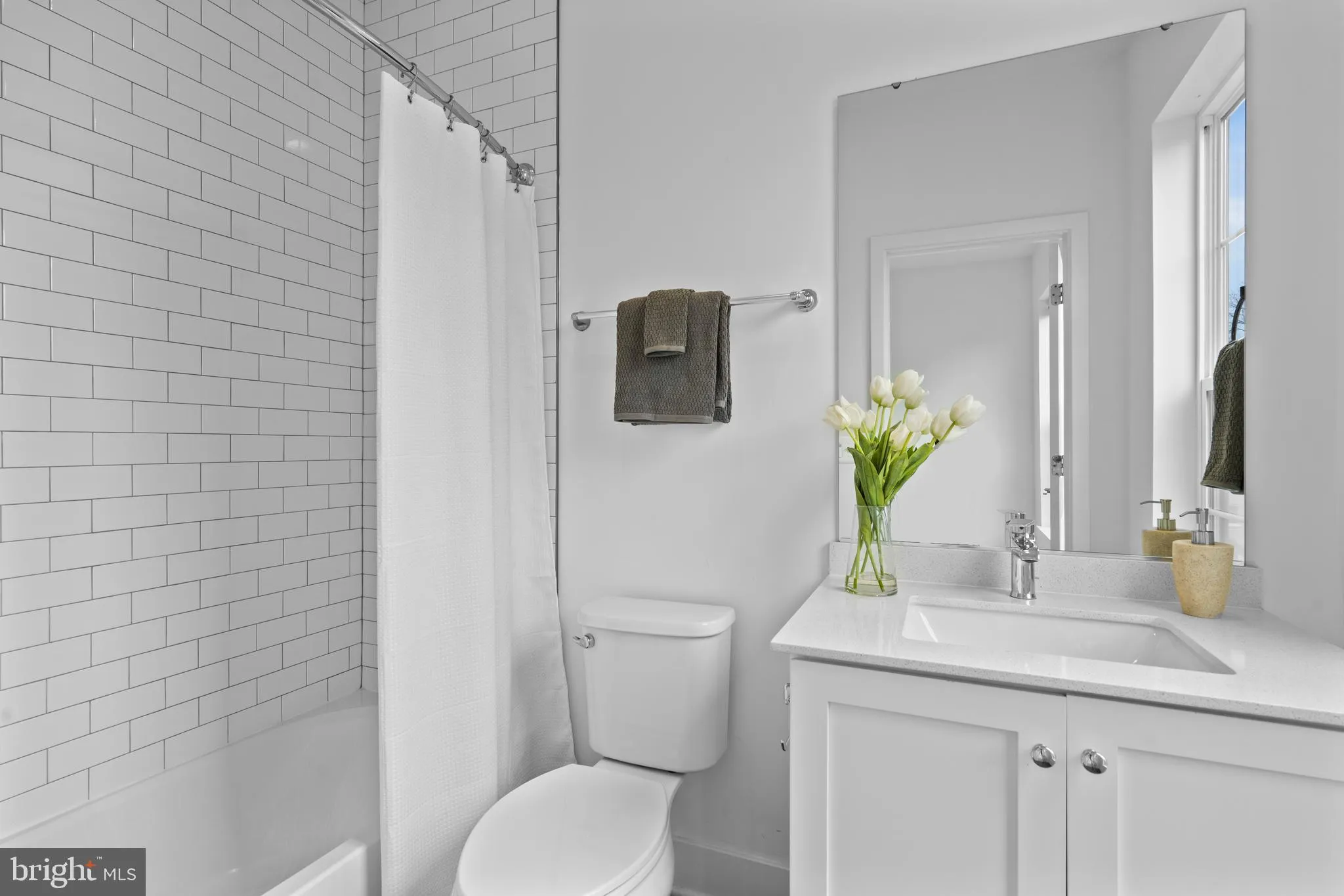 Falls Church, Virginia 22042, United States, 3 Bedrooms Bedrooms, ,4 BathroomsBathrooms,Residential,Active,7977