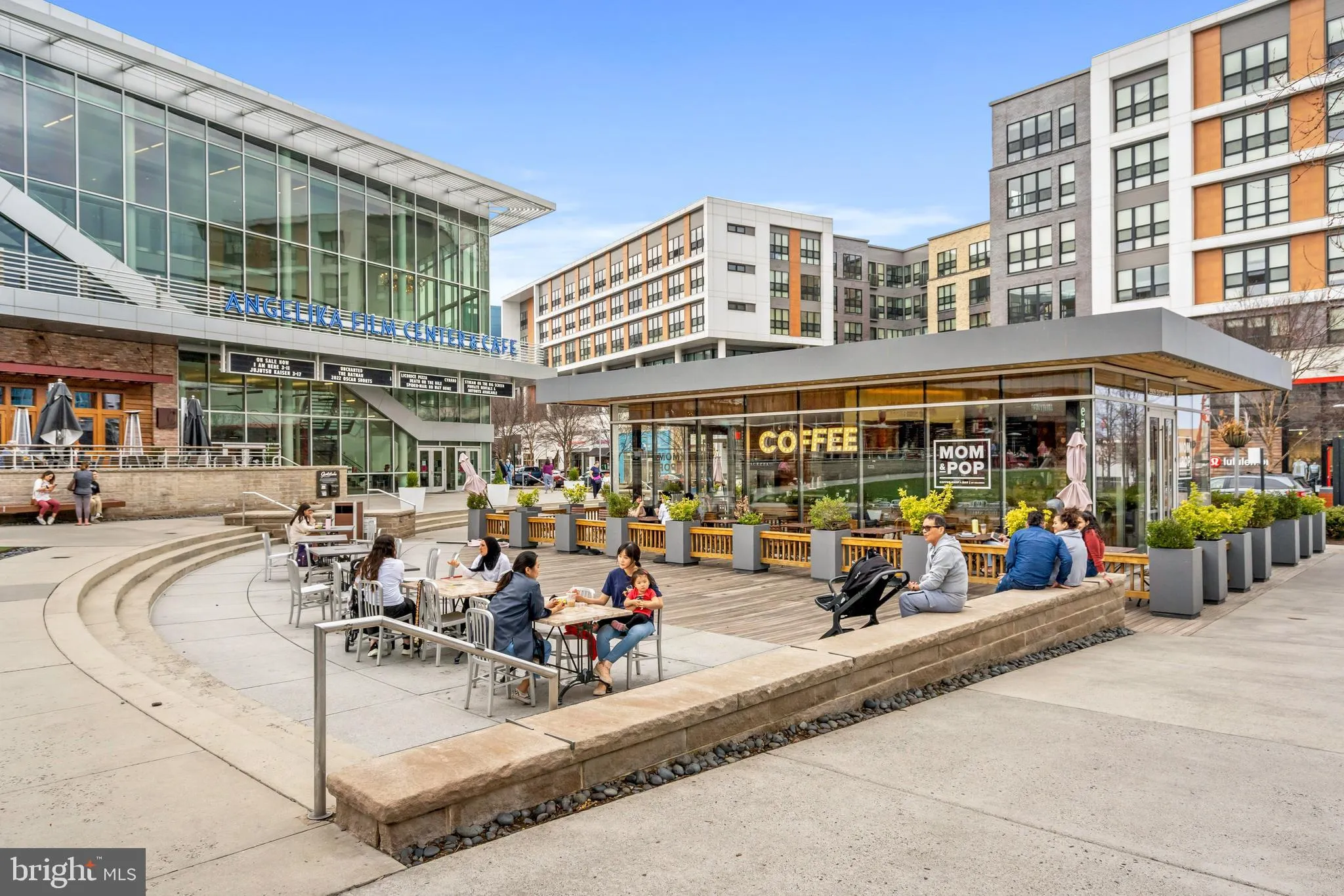 Falls Church, Virginia 22042, United States, 3 Bedrooms Bedrooms, ,4 BathroomsBathrooms,Residential,Active,7977