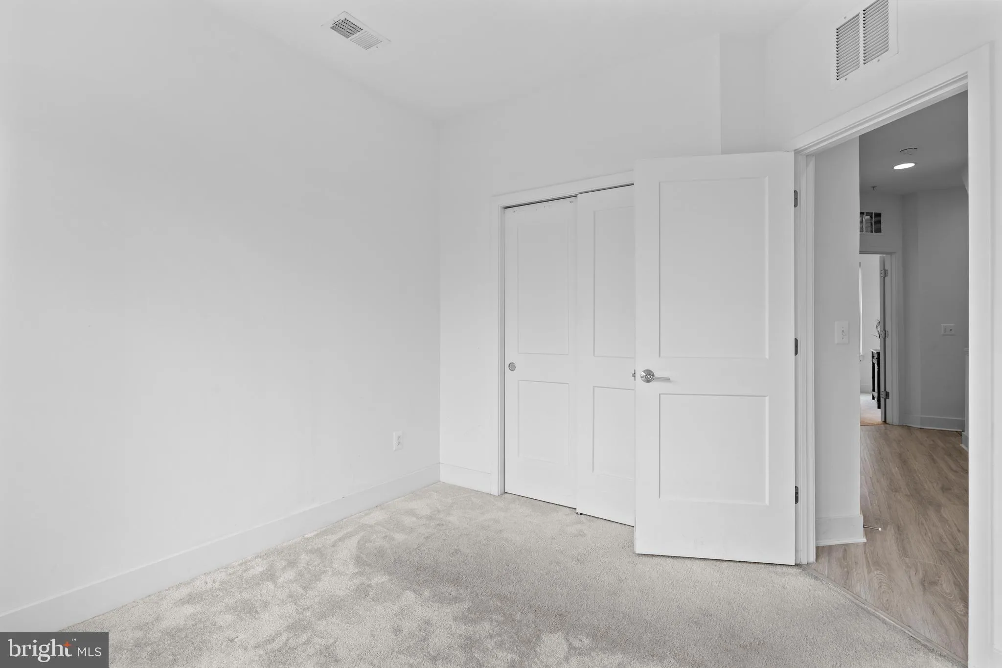 Falls Church, Virginia 22042, United States, 3 Bedrooms Bedrooms, ,4 BathroomsBathrooms,Residential,Active,7977