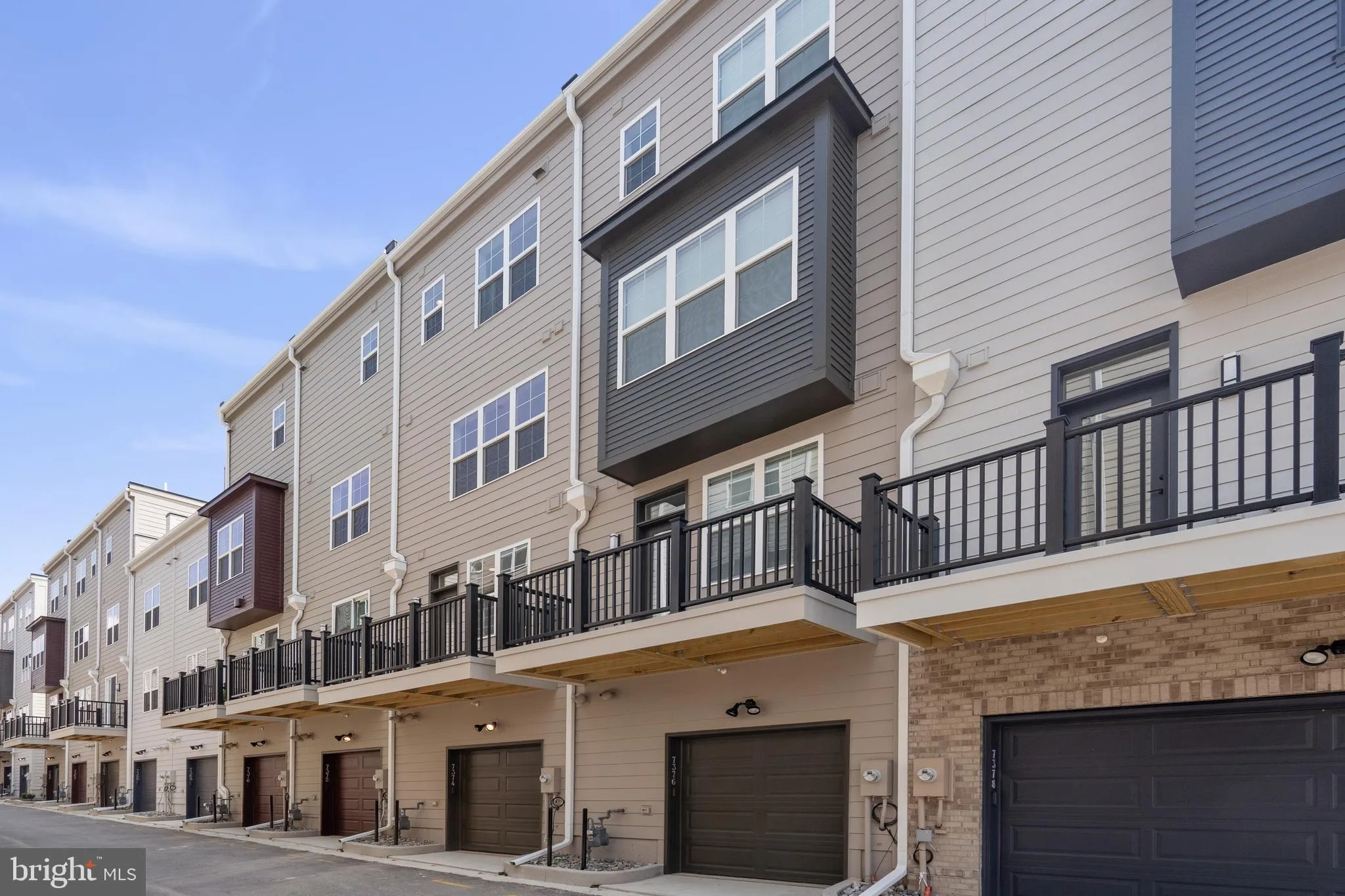 Falls Church, Virginia 22042, United States, 3 Bedrooms Bedrooms, ,4 BathroomsBathrooms,Residential,Active,7977