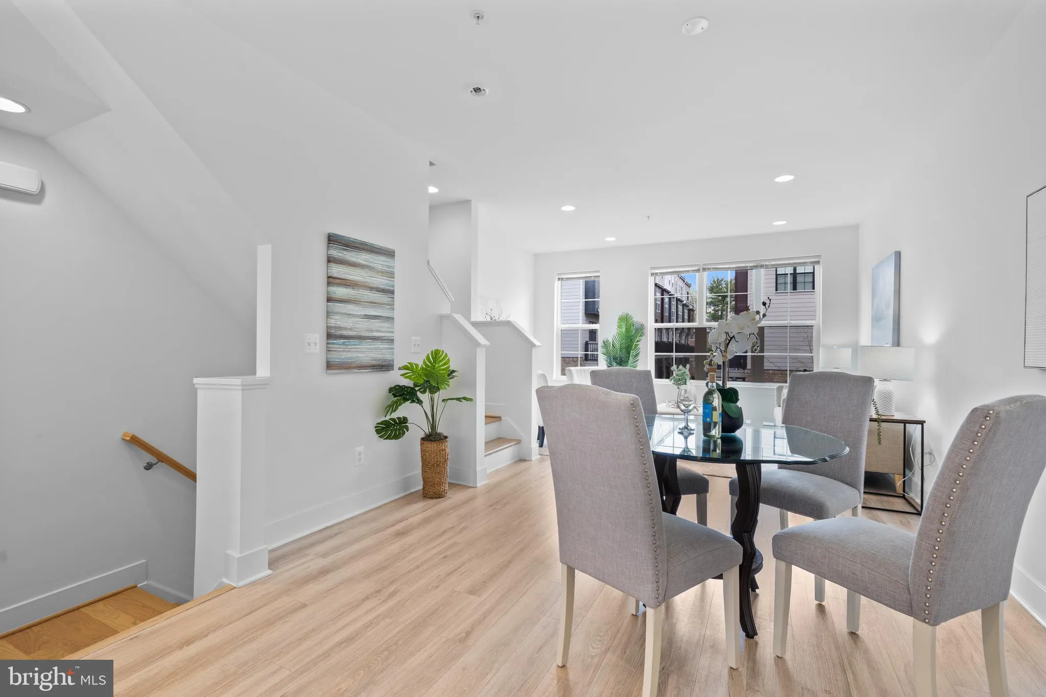 Falls Church, Virginia 22042, United States, 3 Bedrooms Bedrooms, ,4 BathroomsBathrooms,Residential,Active,7977