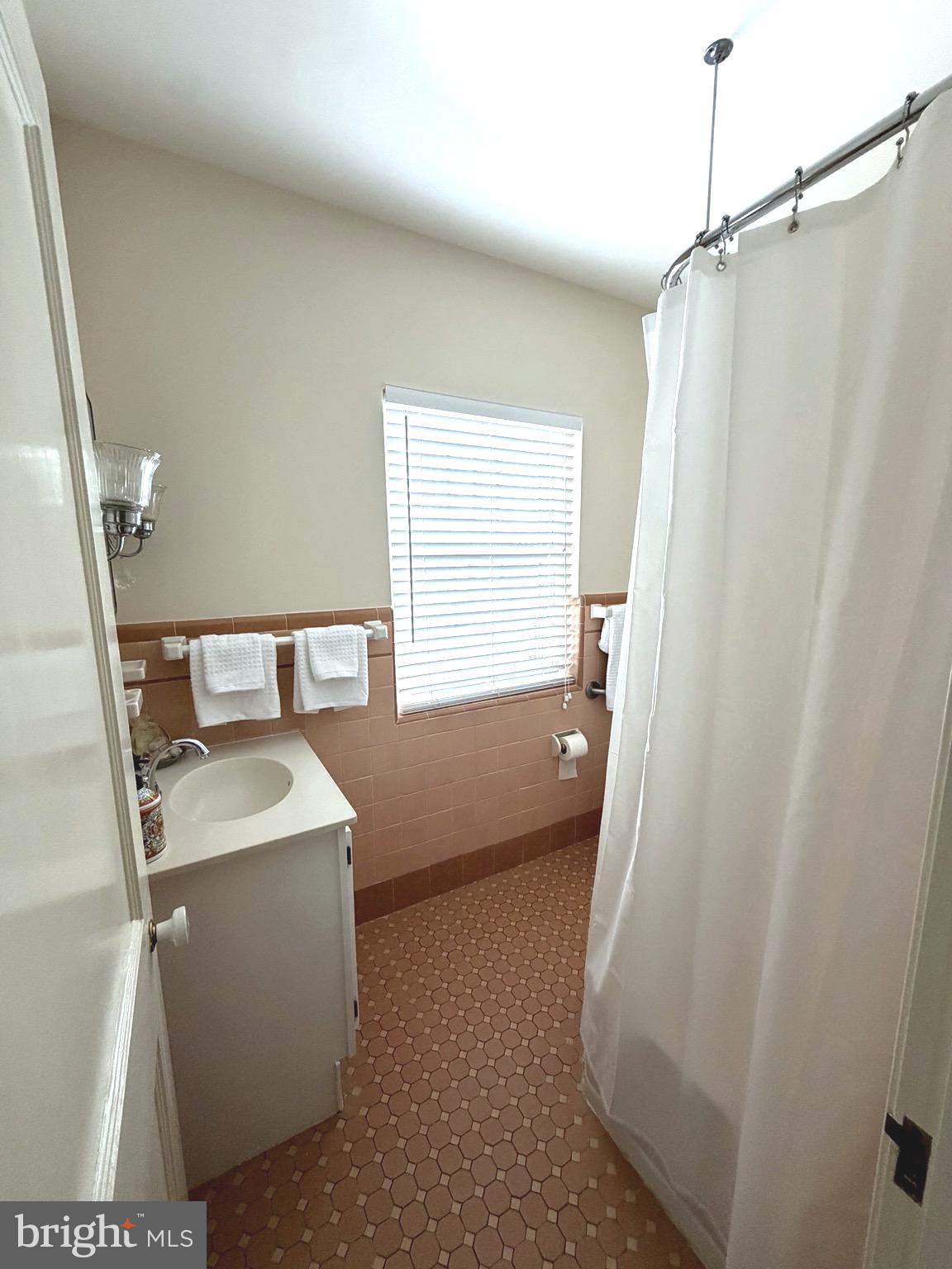 ARONIMINK ESTATES - Residential