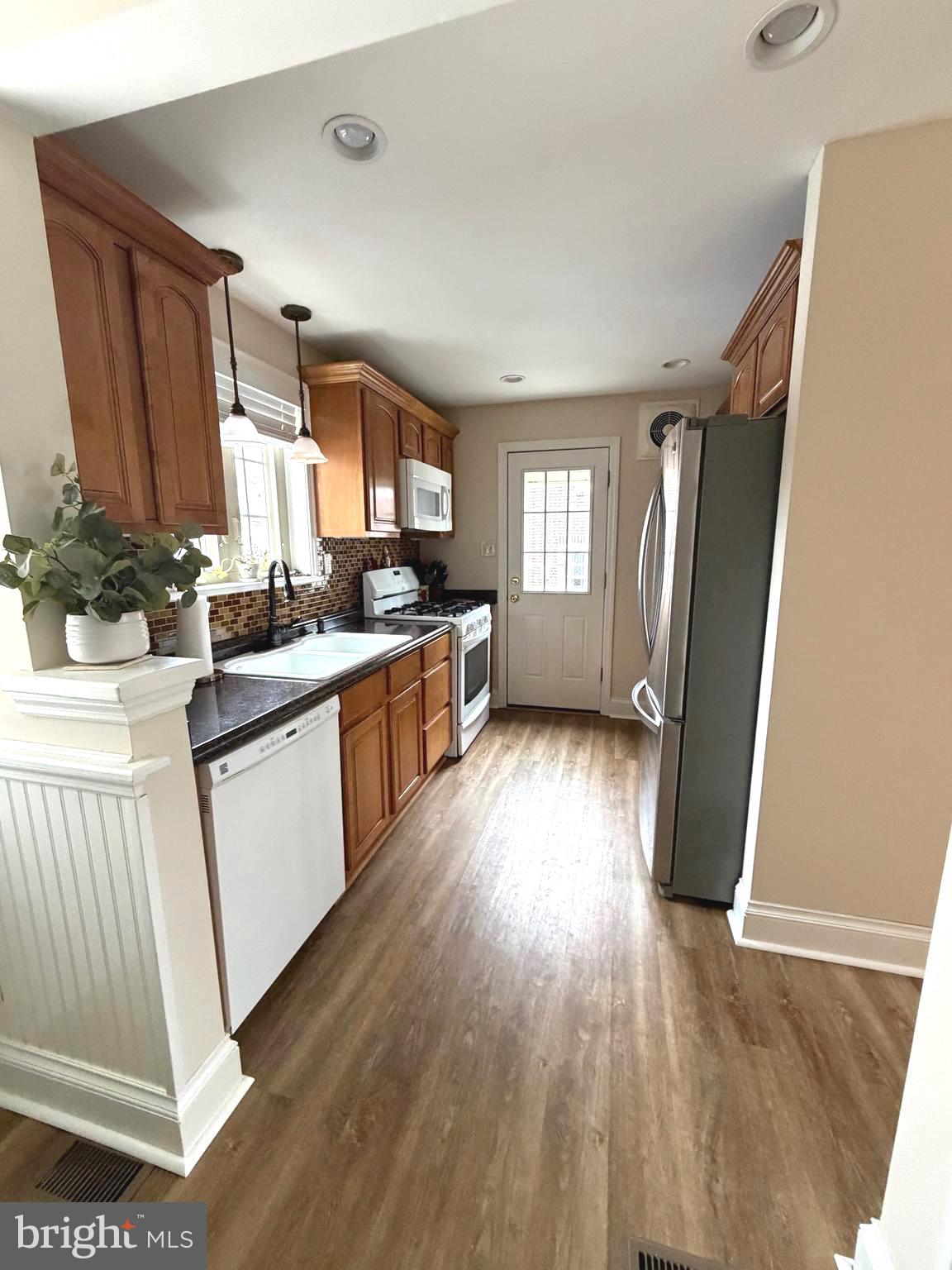 ARONIMINK ESTATES - Residential