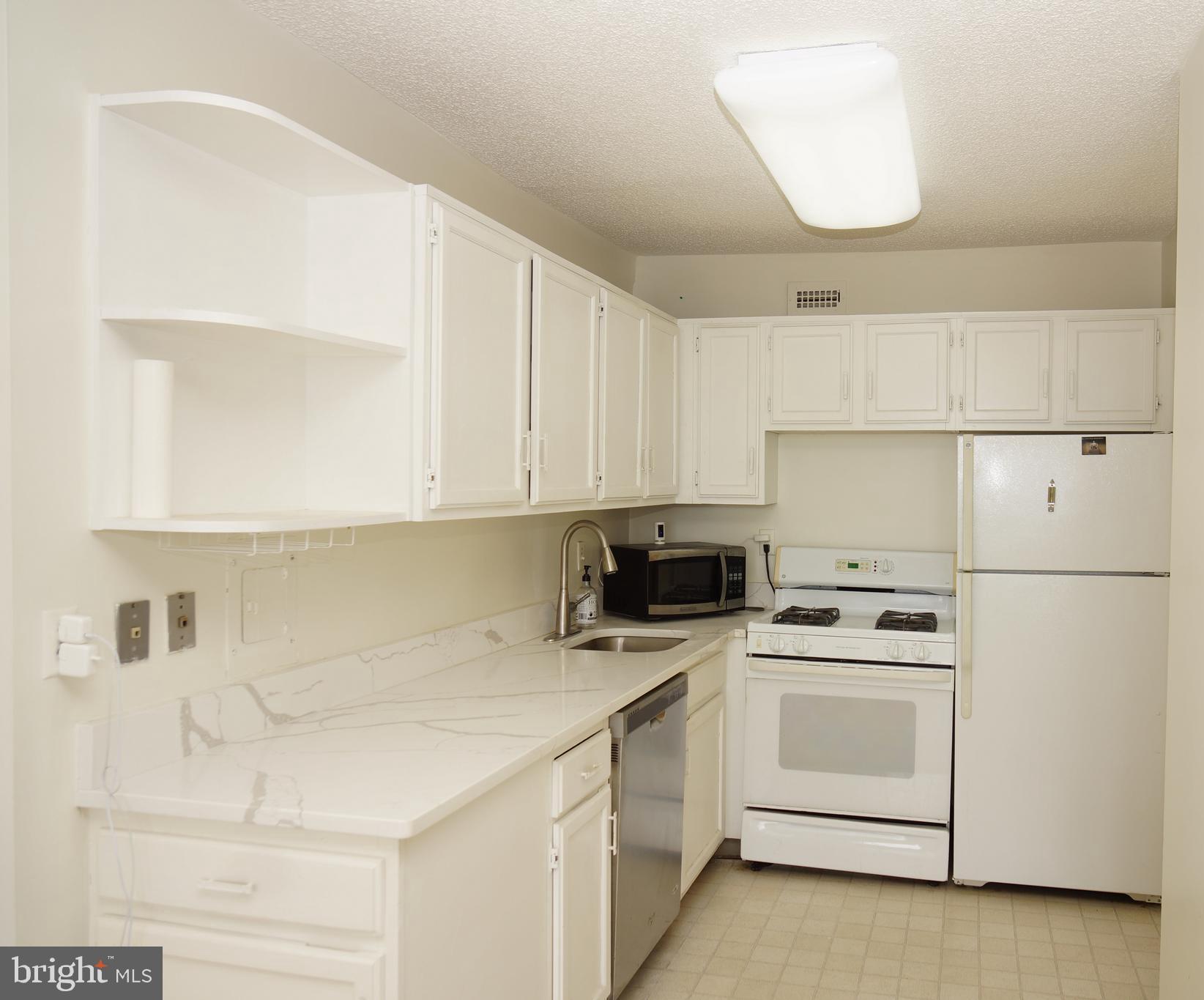 PROMENADE TOWERS - Residential