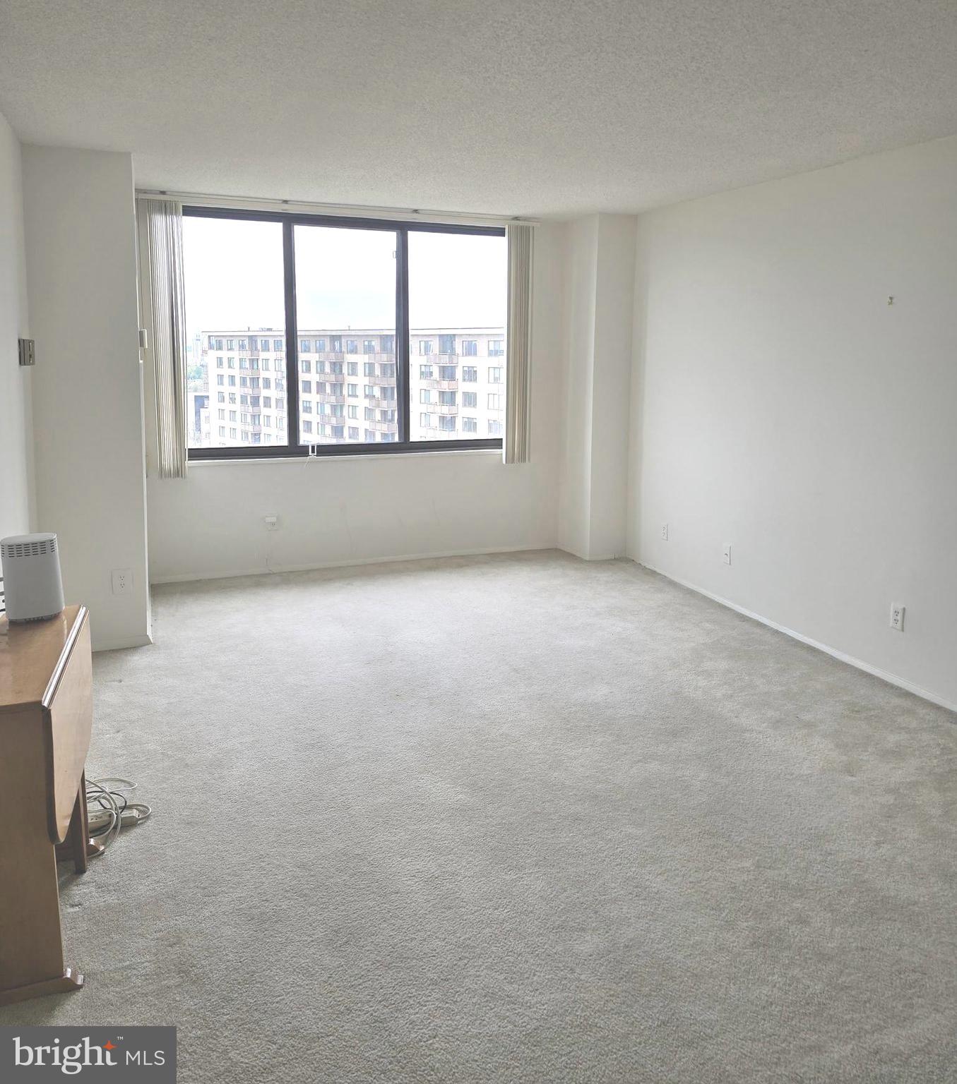 PROMENADE TOWERS - Residential