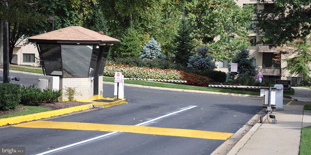 PROMENADE TOWERS - Residential