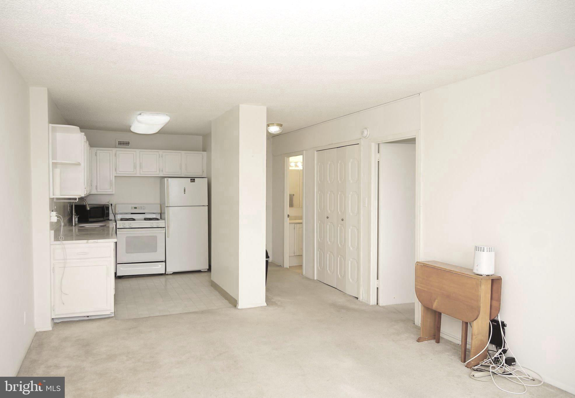 PROMENADE TOWERS - Residential