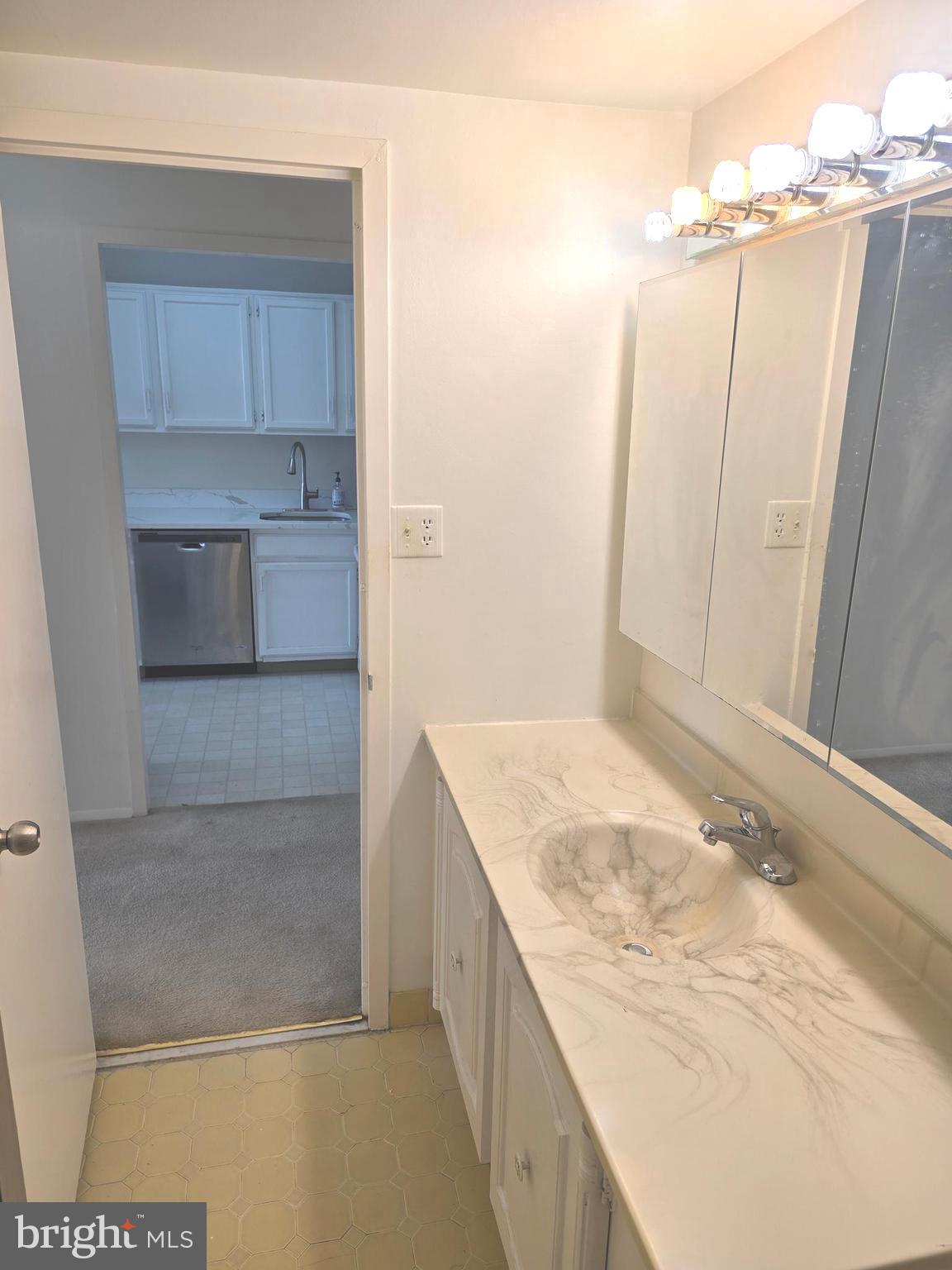 PROMENADE TOWERS - Residential