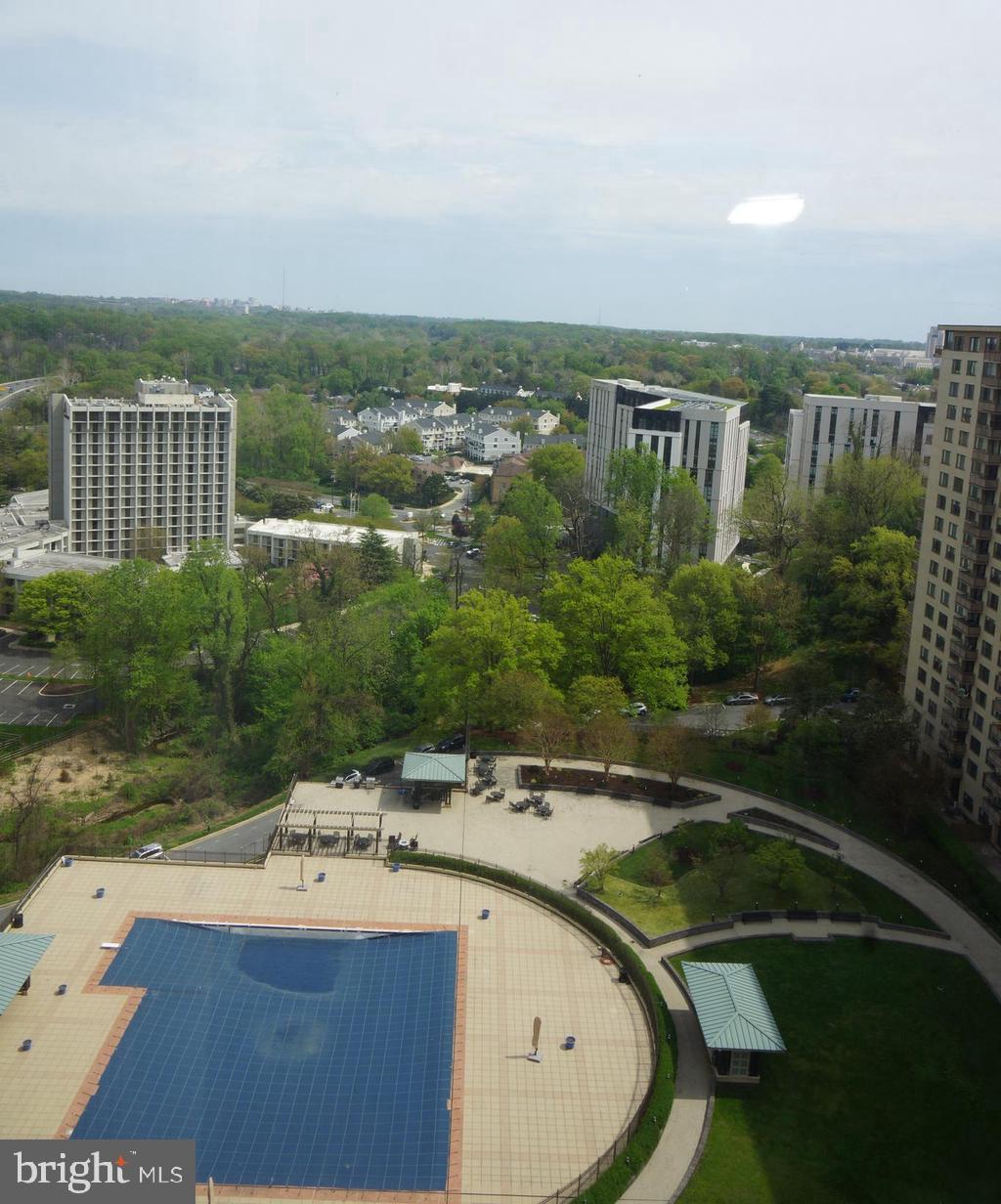 PROMENADE TOWERS - Residential