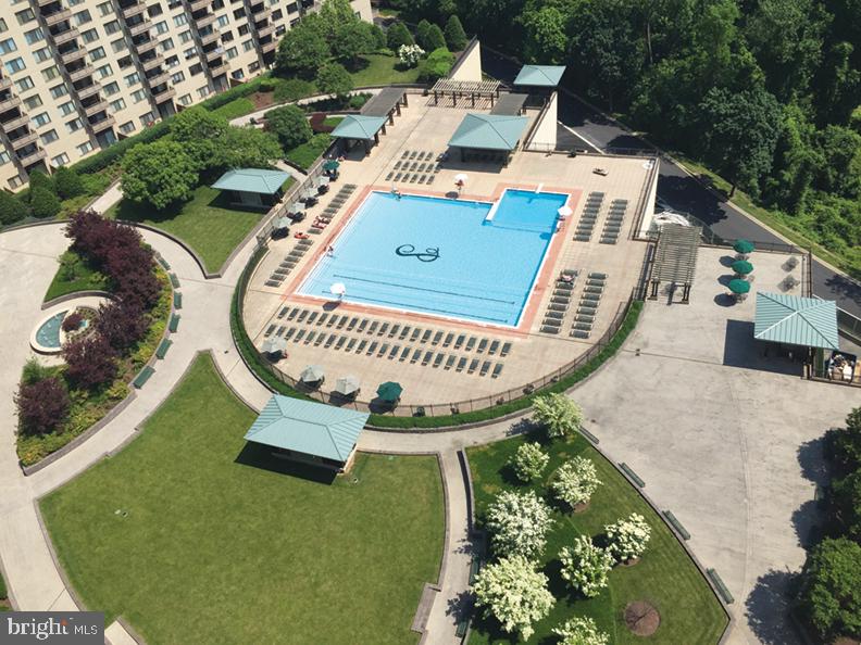 PROMENADE TOWERS - Residential