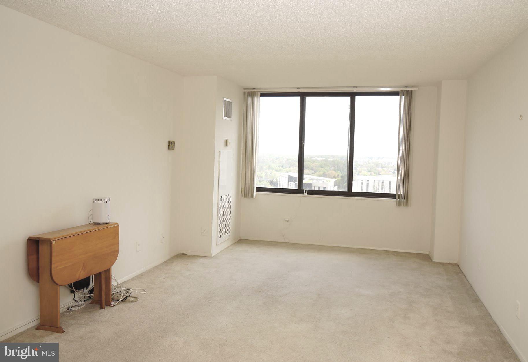 PROMENADE TOWERS - Residential