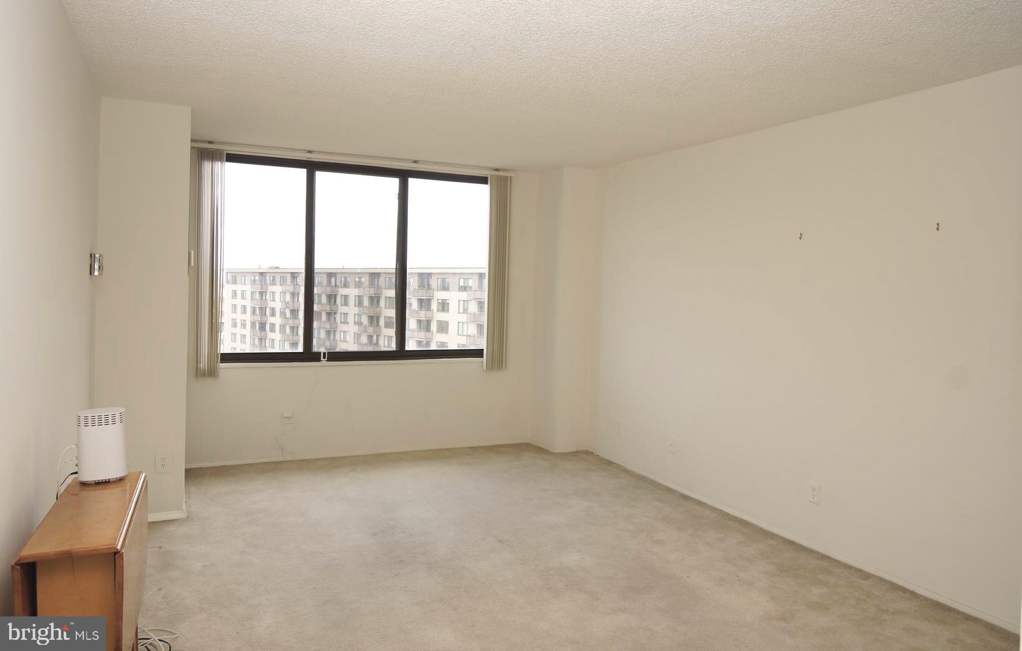 PROMENADE TOWERS - Residential