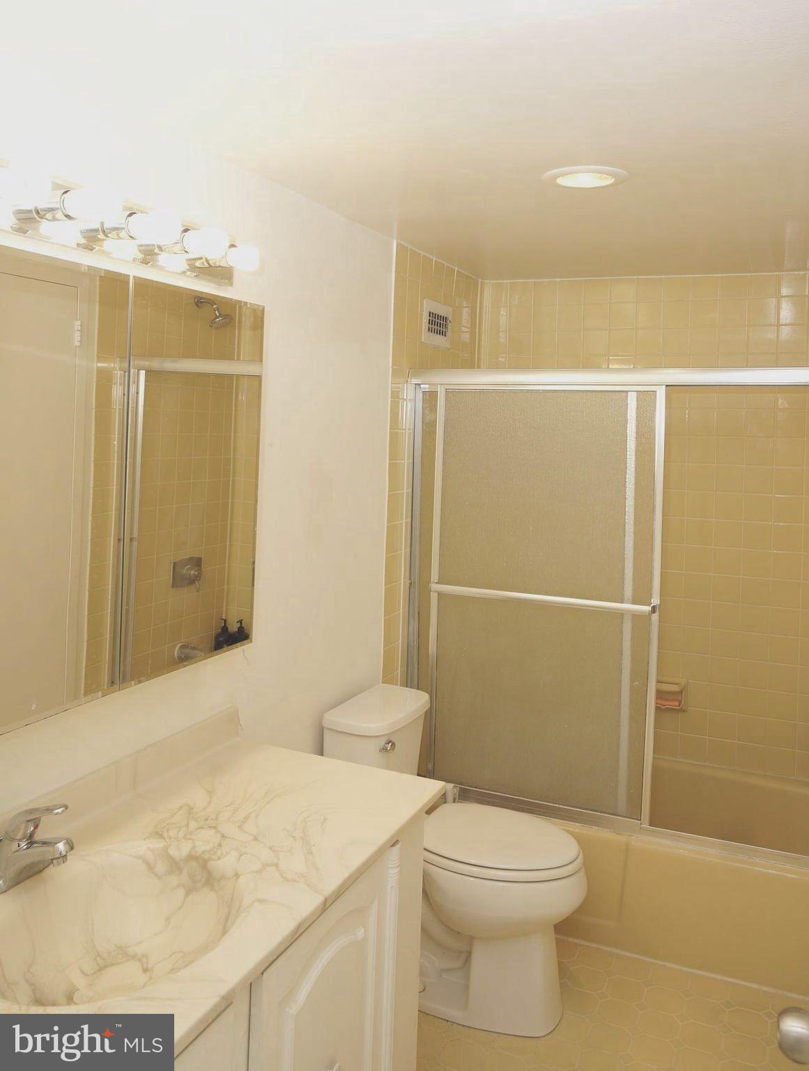 PROMENADE TOWERS - Residential