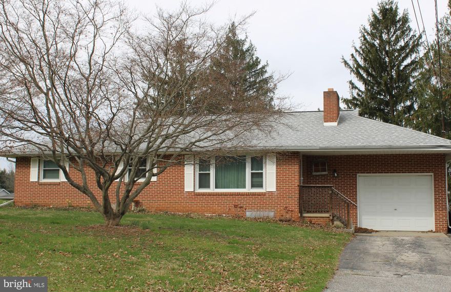 Three bedroom, one and a half bathroom house.
Note: Applicant must fill out an application and be approved by Southern Management Rentals, LLC PRIOR to viewing the property. The online application can be found on our website. You can apply for this property under the property description.