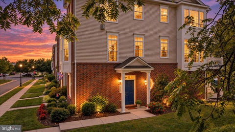 Townhouse For Sale - 25091 Gunnery Square<br/> CHANTILLY, VA 20152