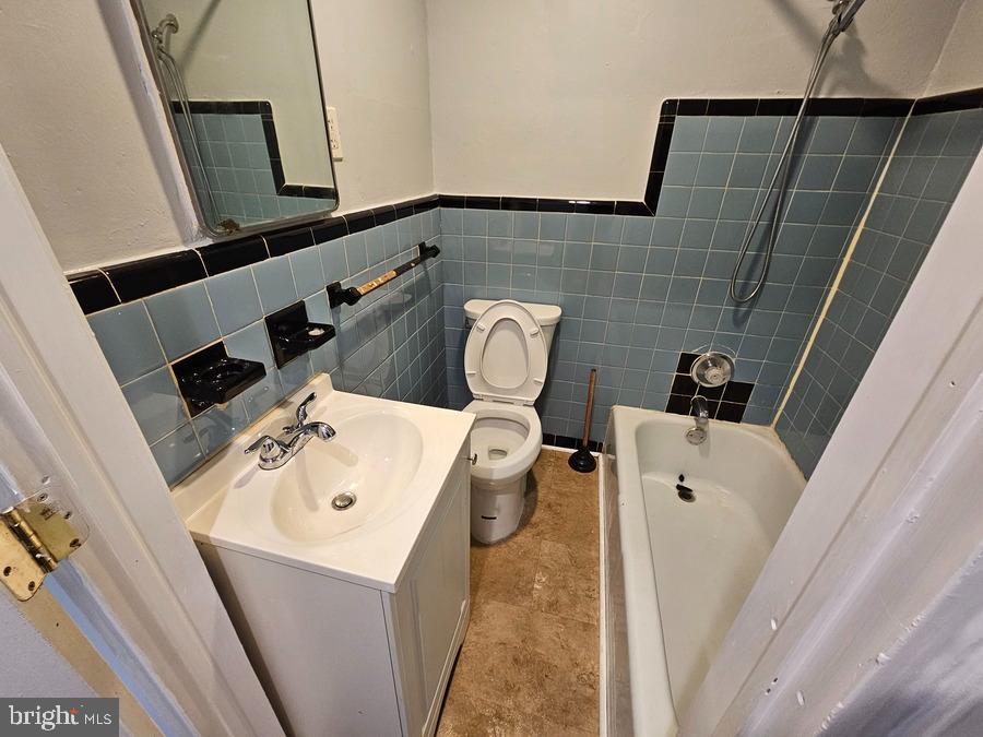 FRANKFORD - Residential Lease