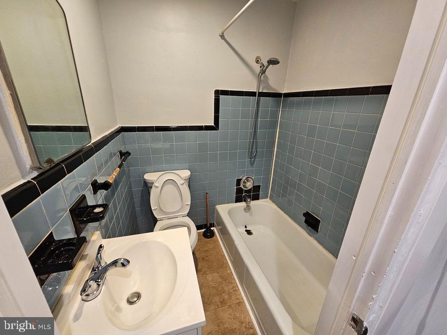 FRANKFORD - Residential Lease