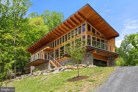 559 BESSIE BELL MOUNTAIN ROAD CASTLETON VA 22716