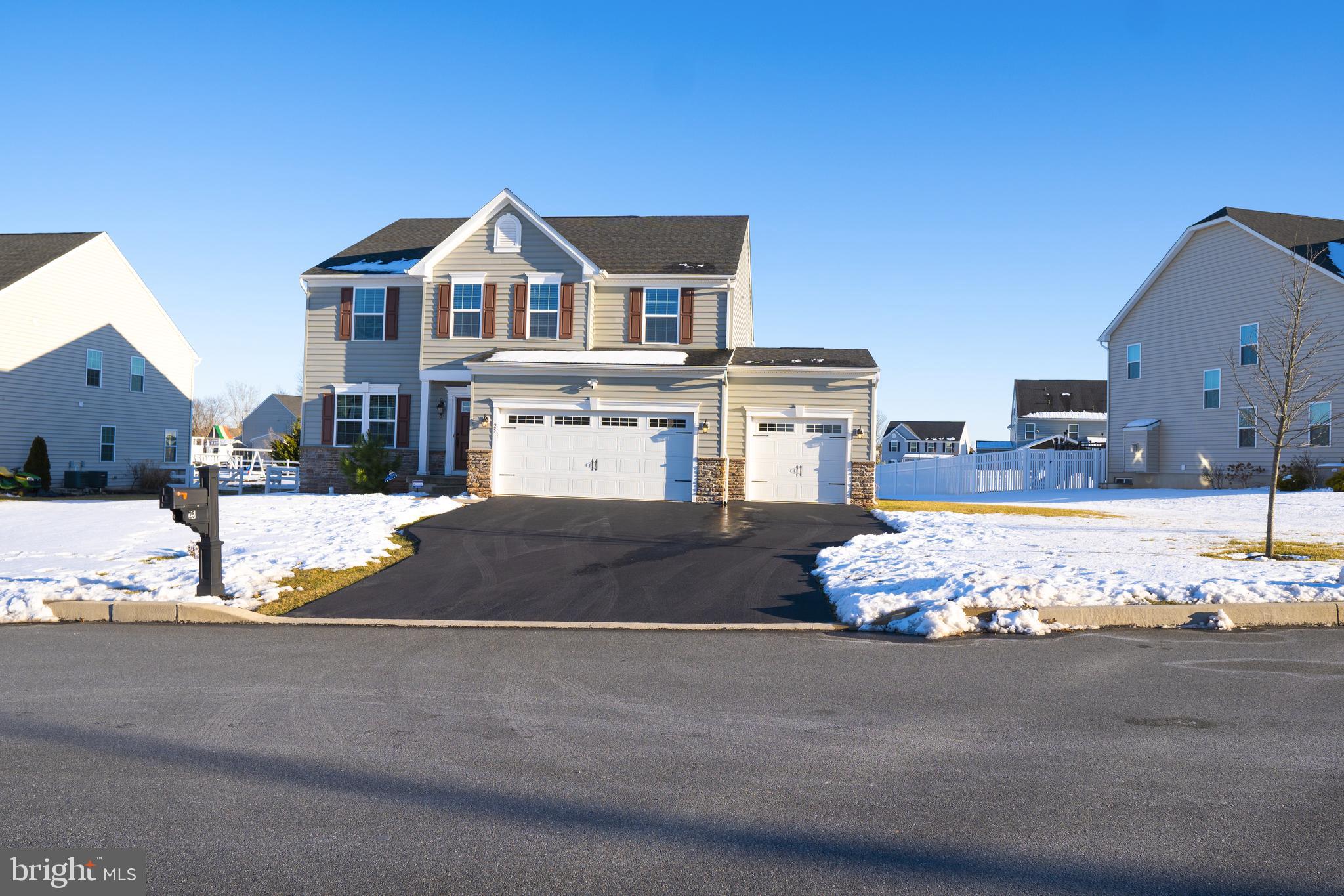 PRES AT MONTGOMERY - Residential