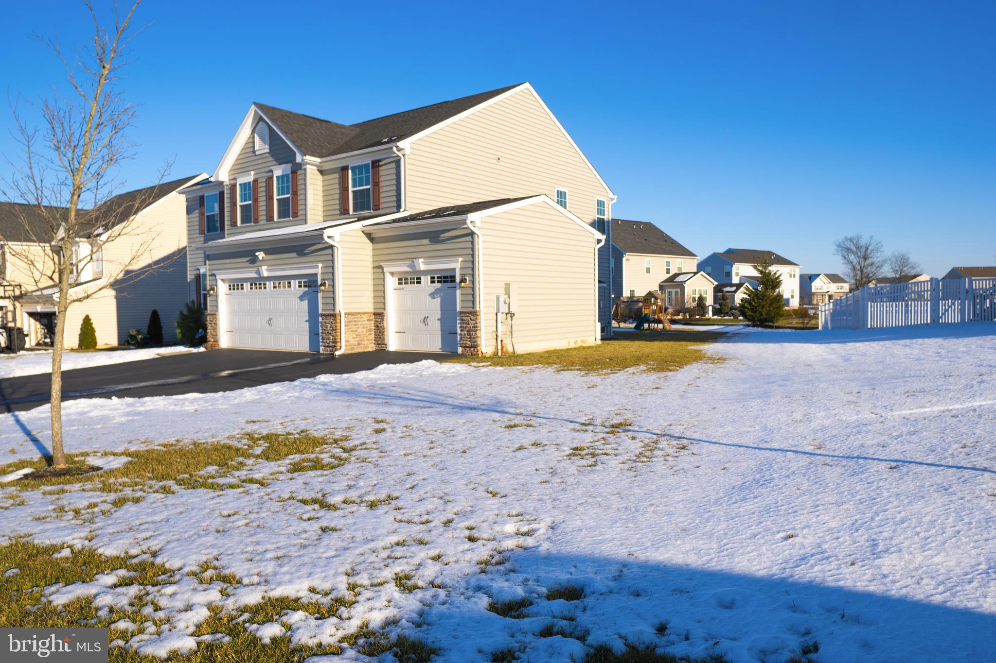 PRES AT MONTGOMERY - Residential