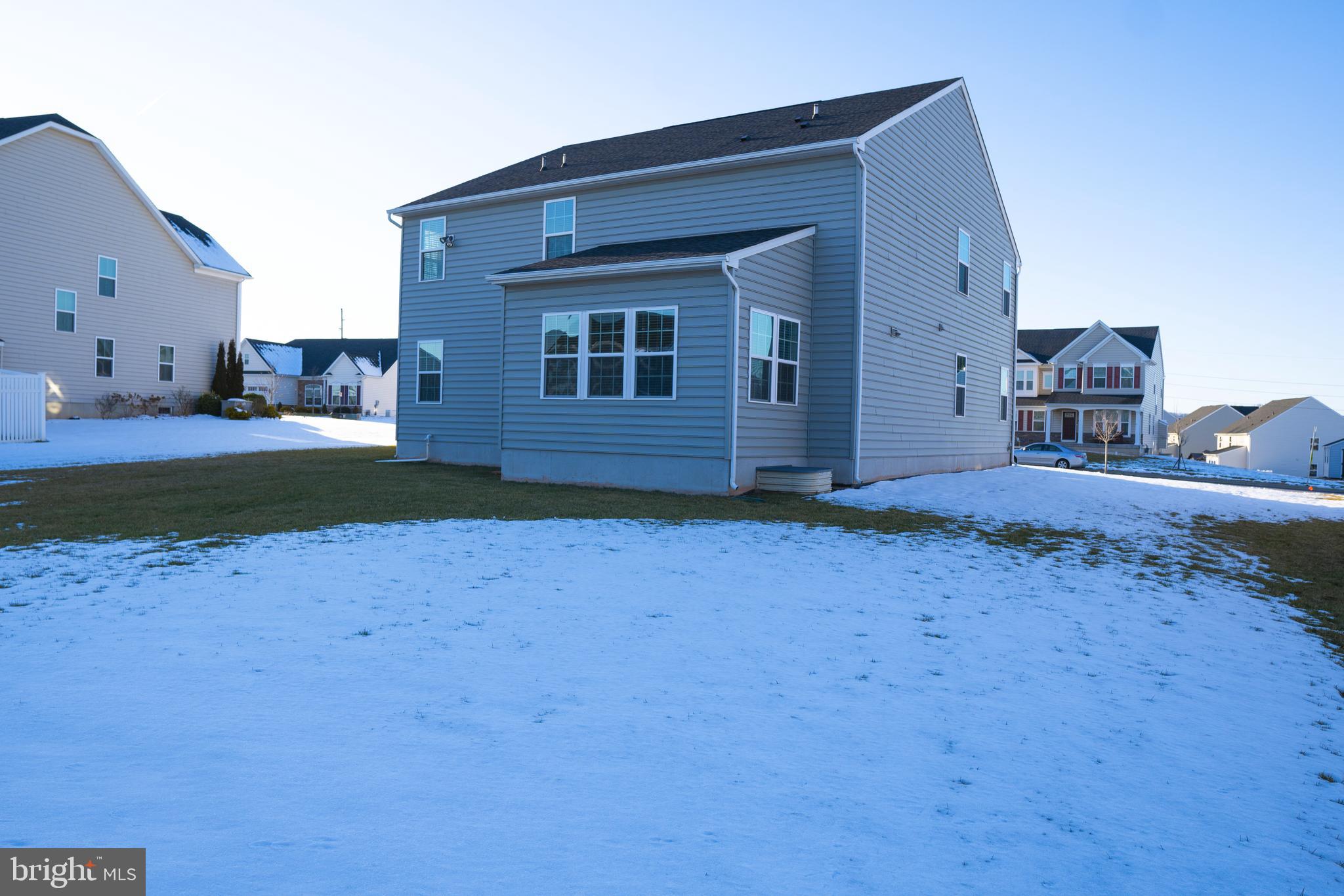 PRES AT MONTGOMERY - Residential