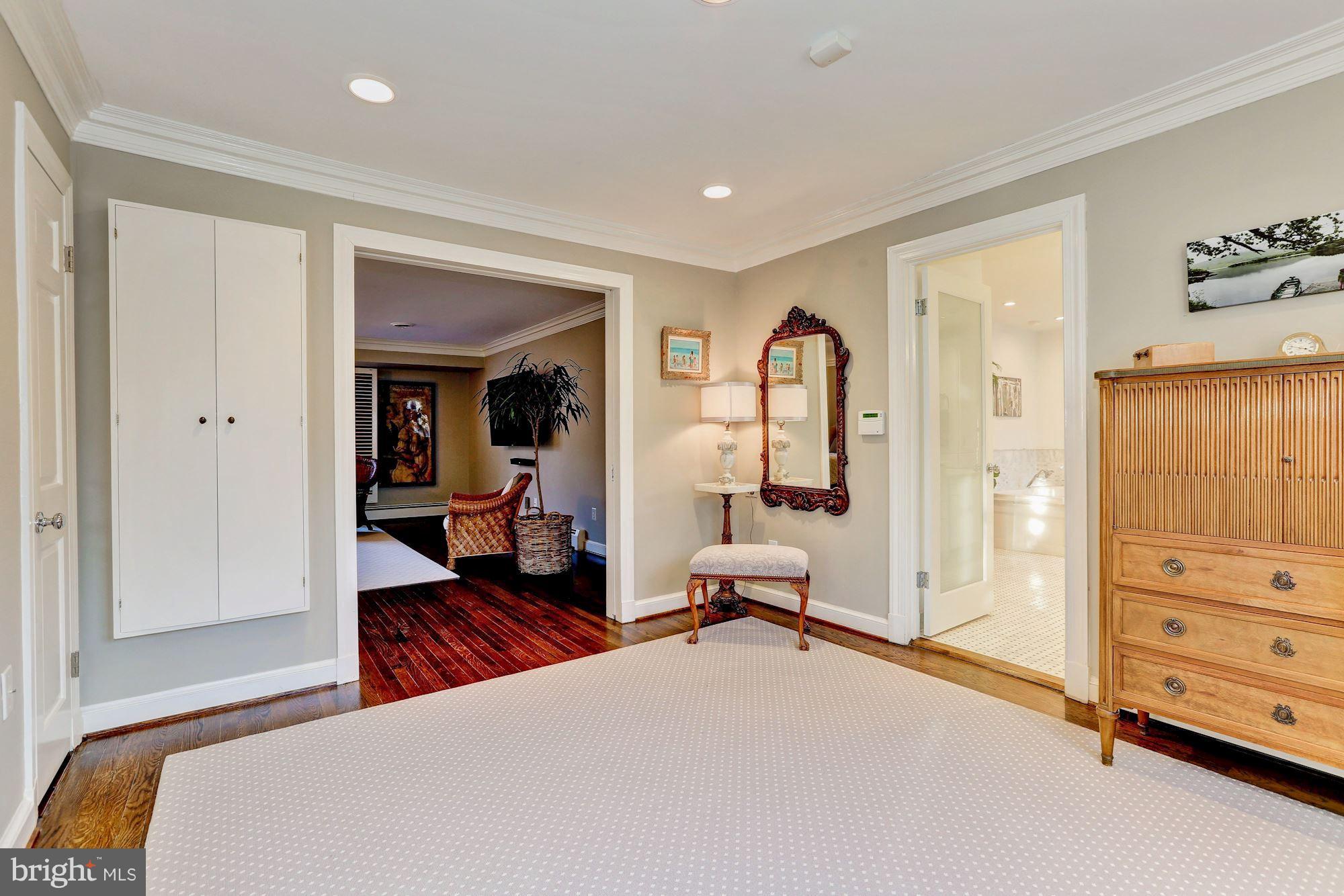 POTOMAC OUTSIDE - Residential