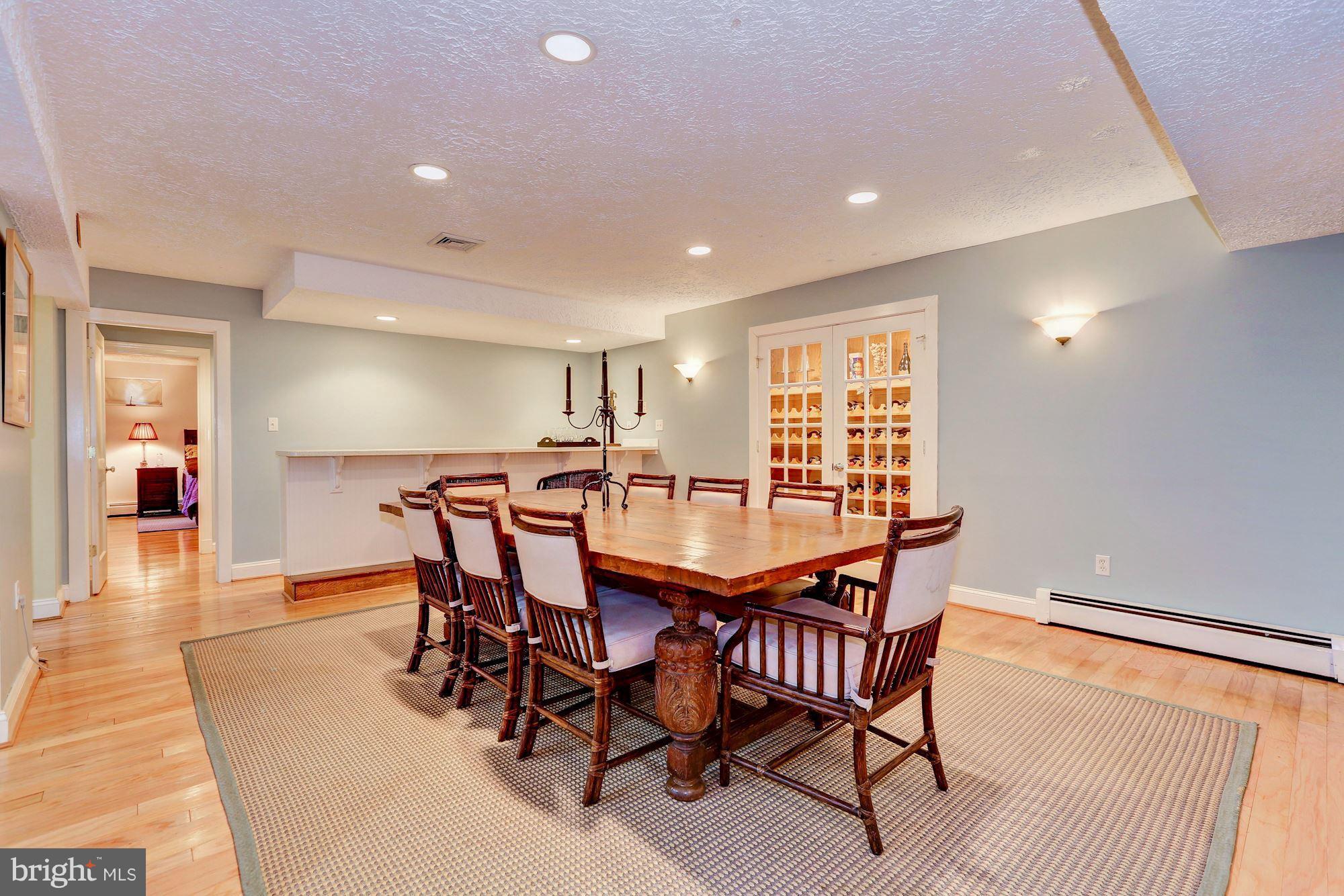 POTOMAC OUTSIDE - Residential