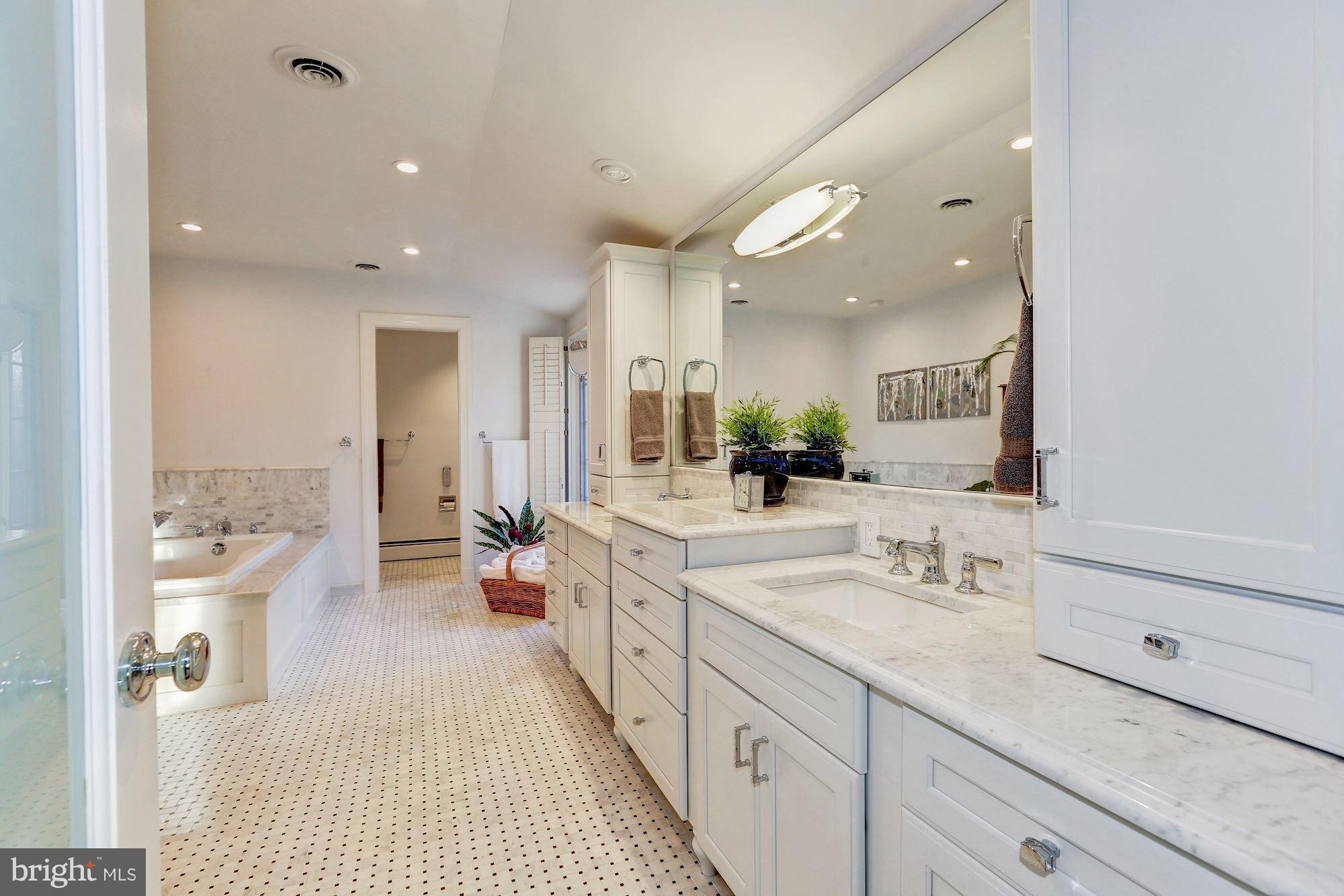 POTOMAC OUTSIDE - Residential