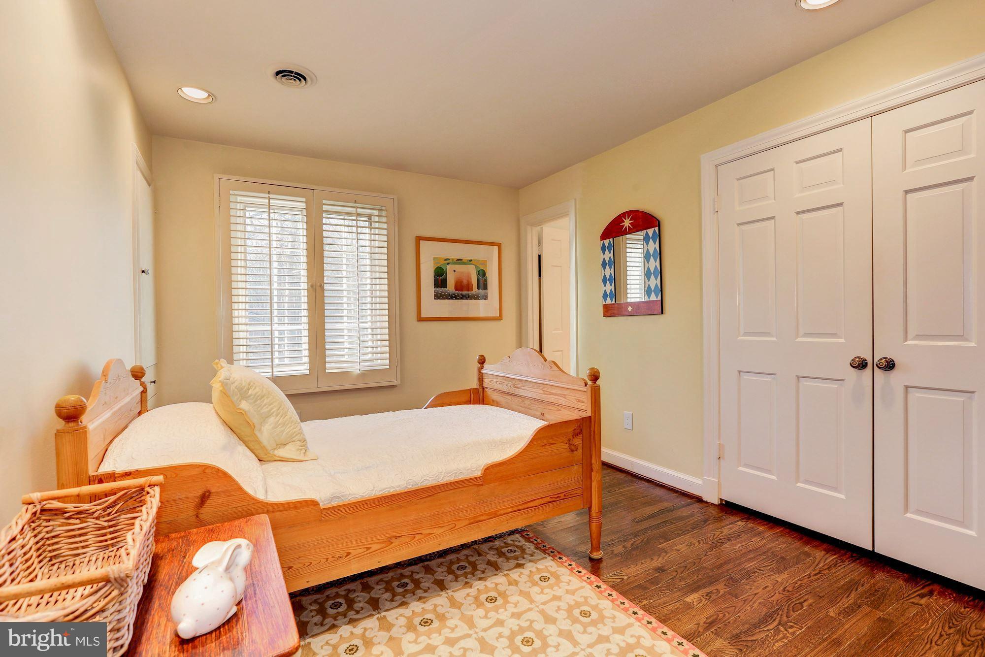 POTOMAC OUTSIDE - Residential