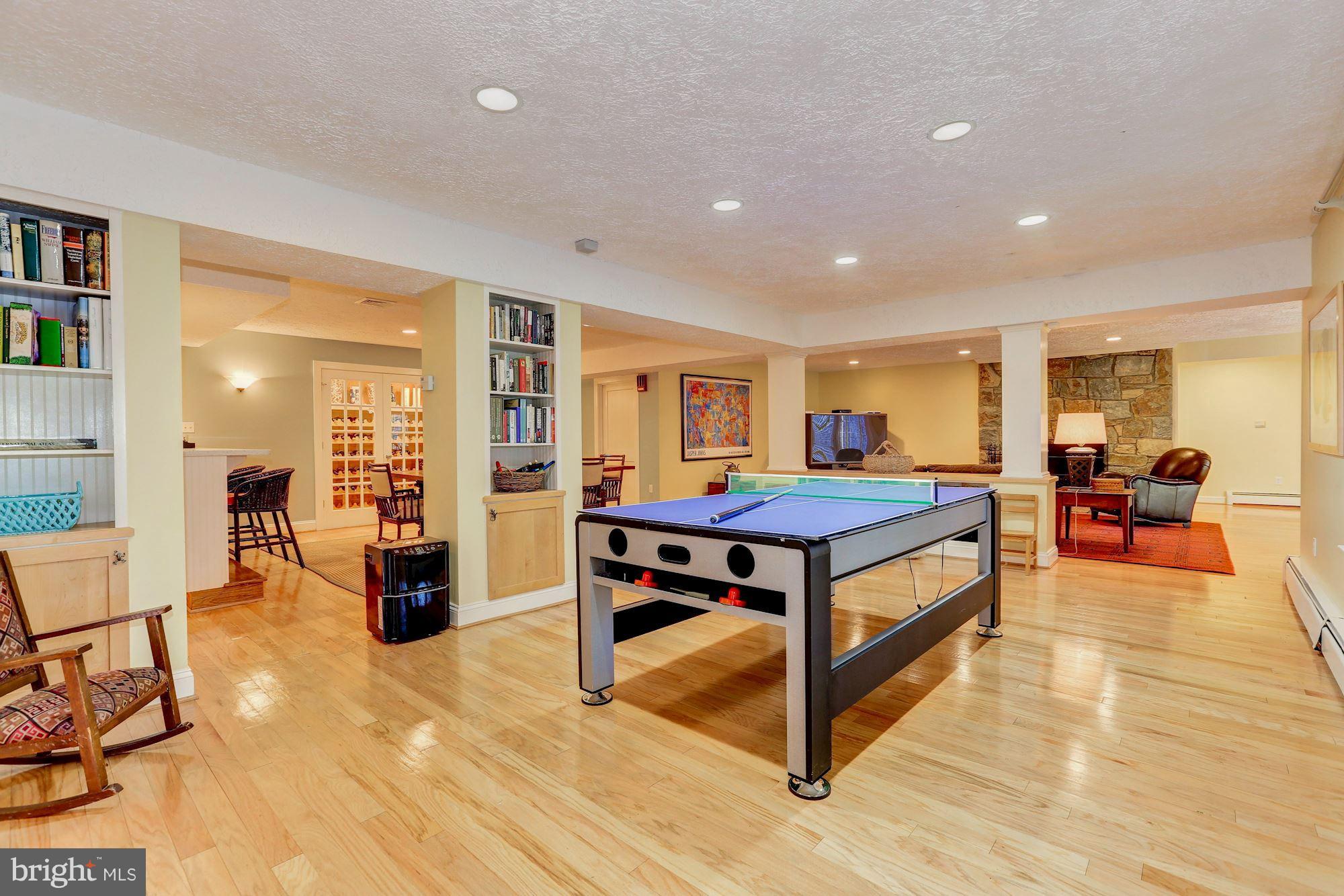 POTOMAC OUTSIDE - Residential