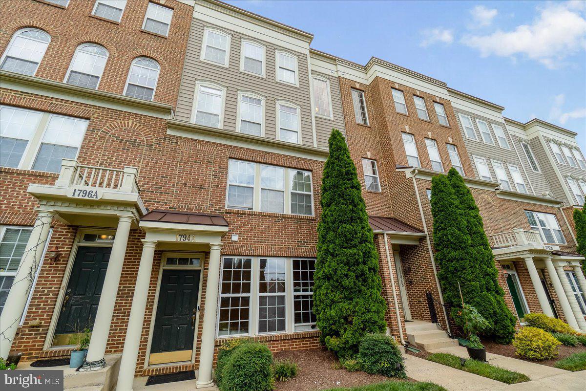 1794 POOLSIDE WAY B 24-B