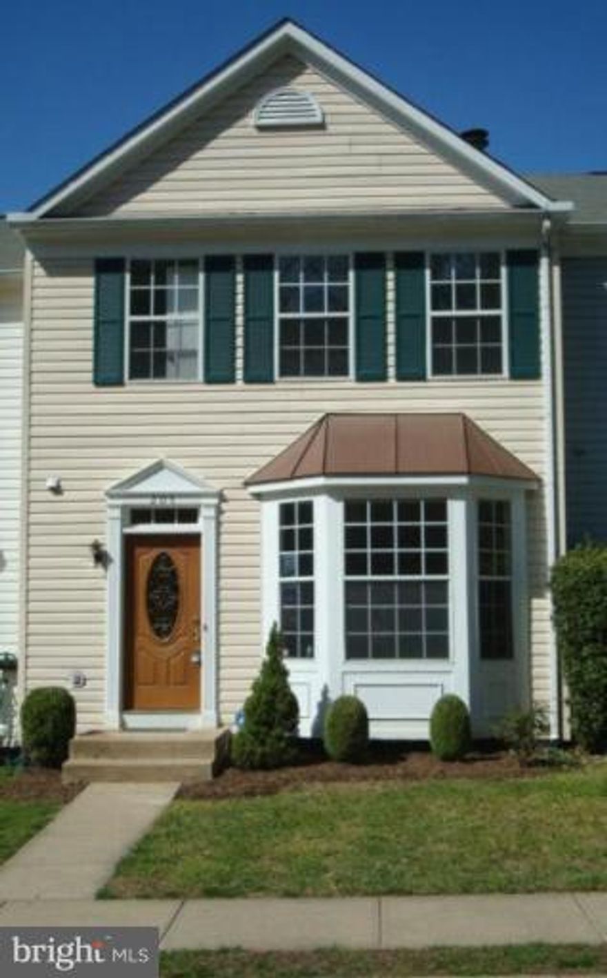 Shows Well , must see.    In a nice and quiet neighborhood.  Hardwood floors, Granite counters, nice size Deck.