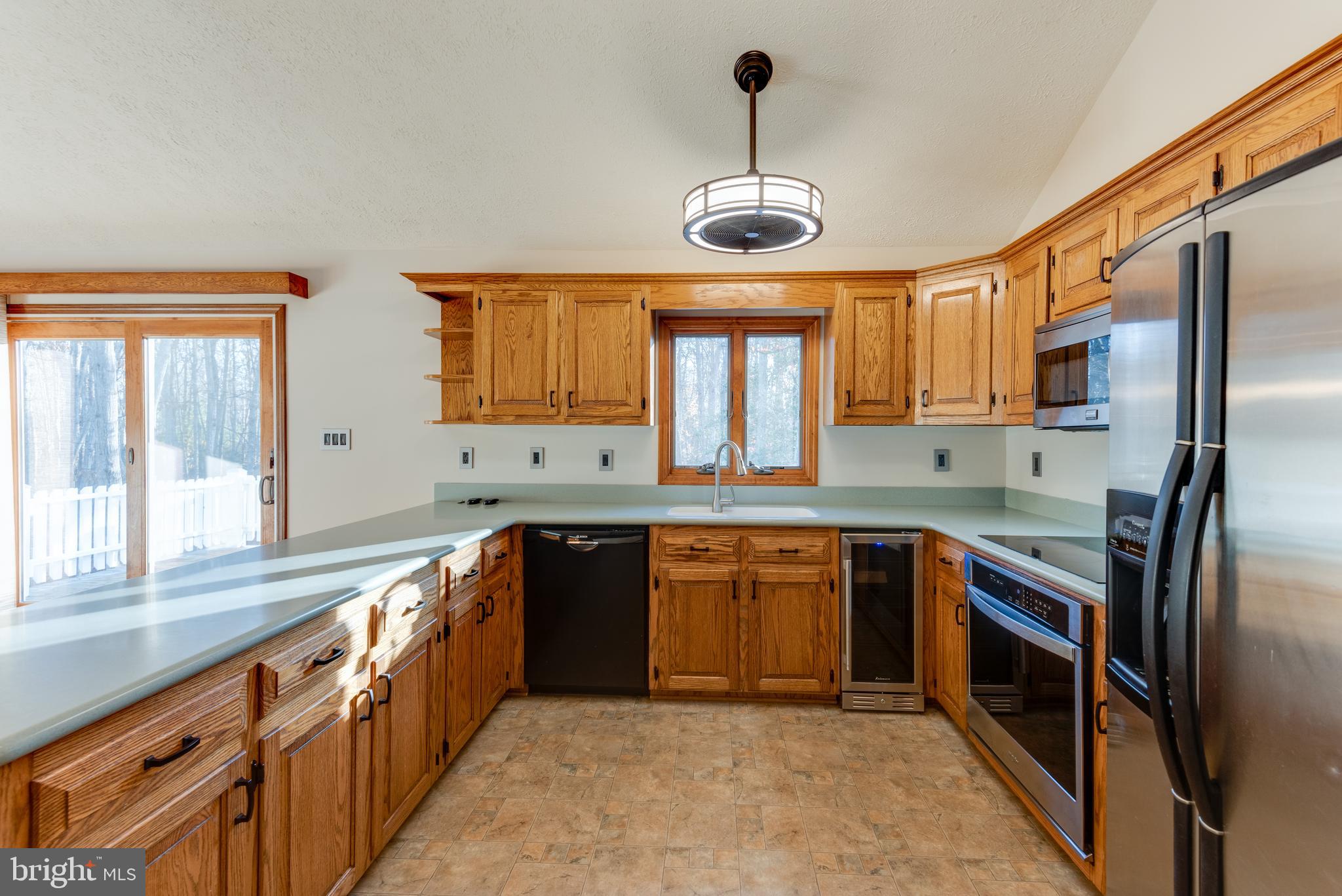 BRETON BAY ESTATES - Residential