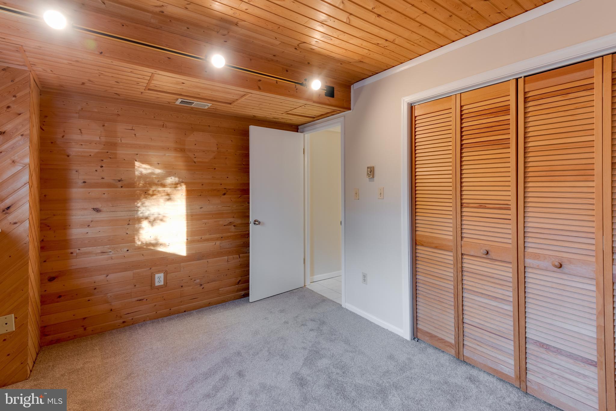 BRETON BAY ESTATES - Residential