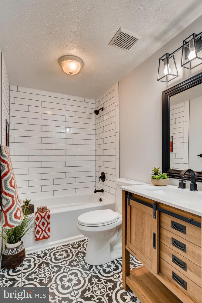 BRENTWOOD CONDO - Residential