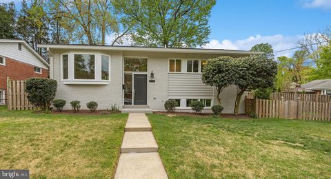 Photo of 3722 ASTORIA RD, KENSINGTON, MD 20895 (MLS # MDMC2089660)