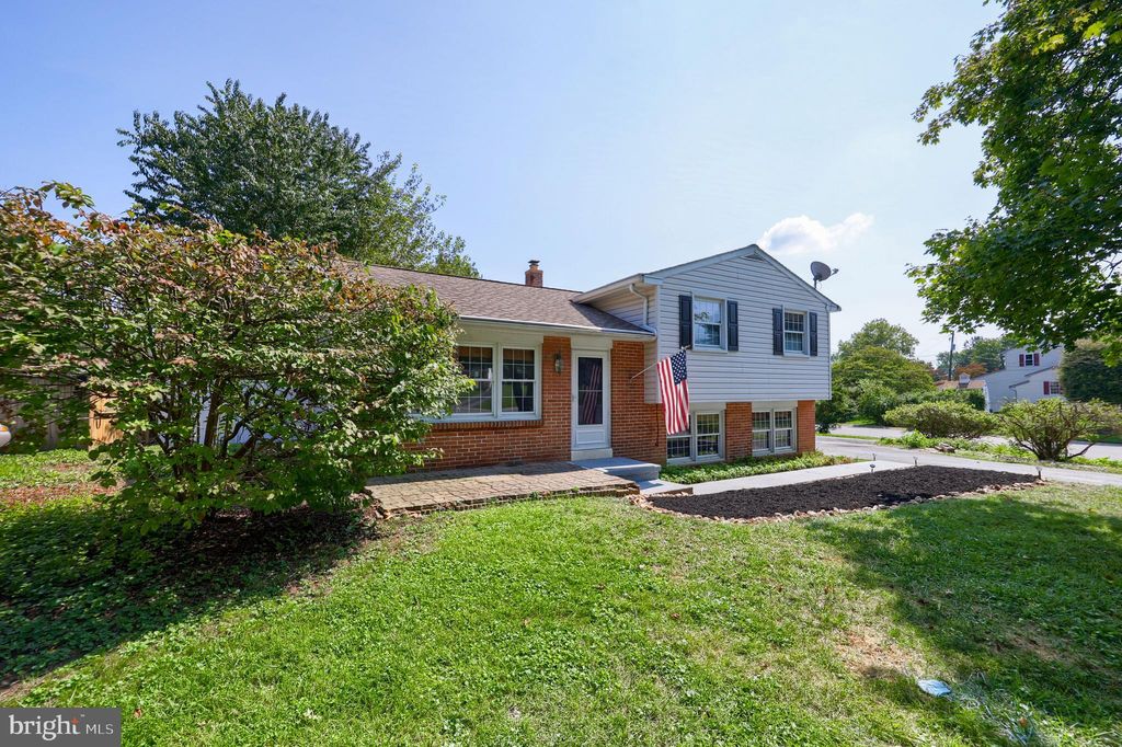 Photo of 41 Fresh Meadow Drive, Lancaster, PA 17603 (MLS # PALA2056824)