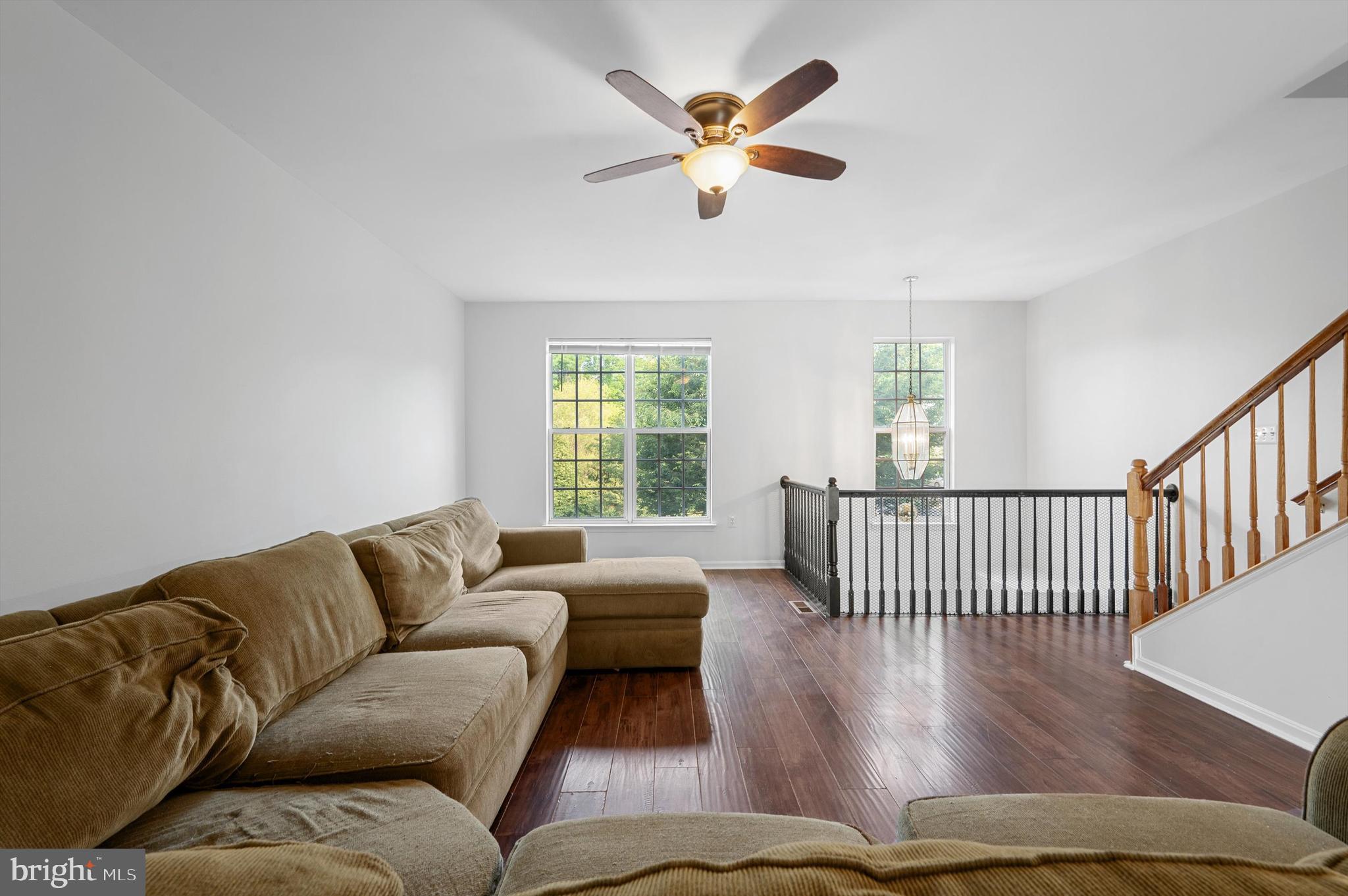 COLONIAL HILLS - Residential