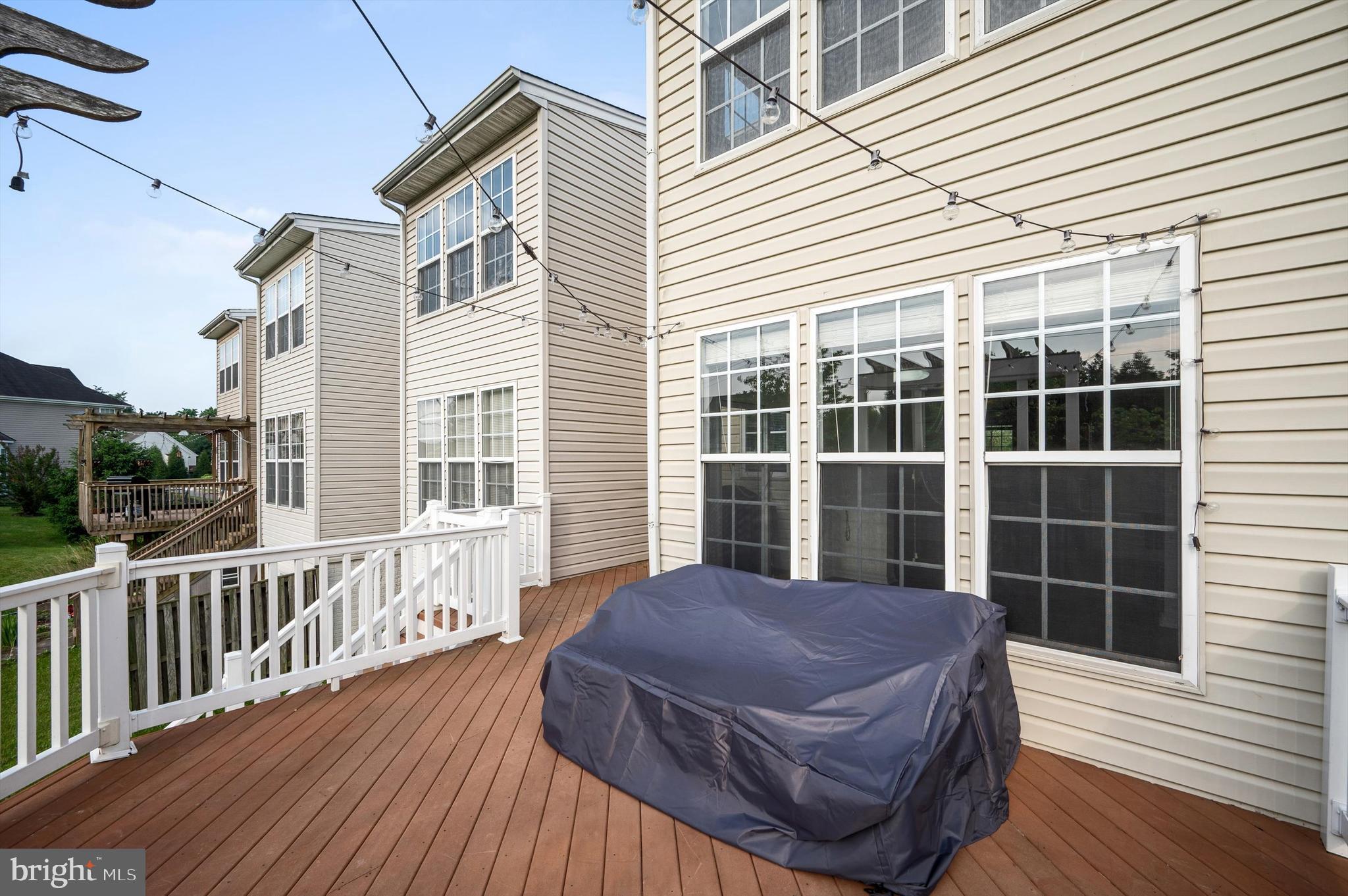 COLONIAL HILLS - Residential