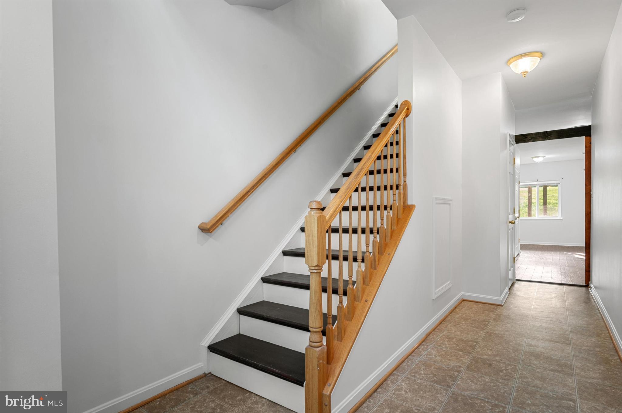 COLONIAL HILLS - Residential