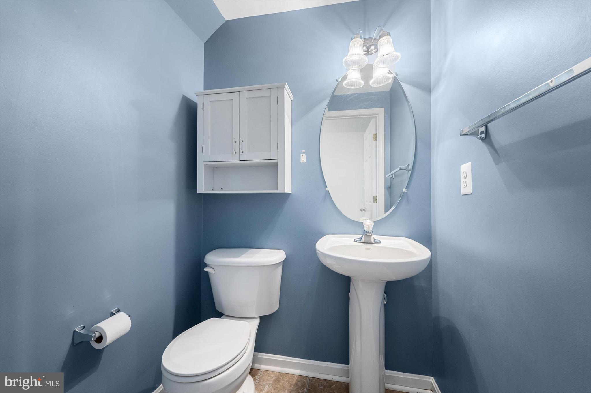 COLONIAL HILLS - Residential