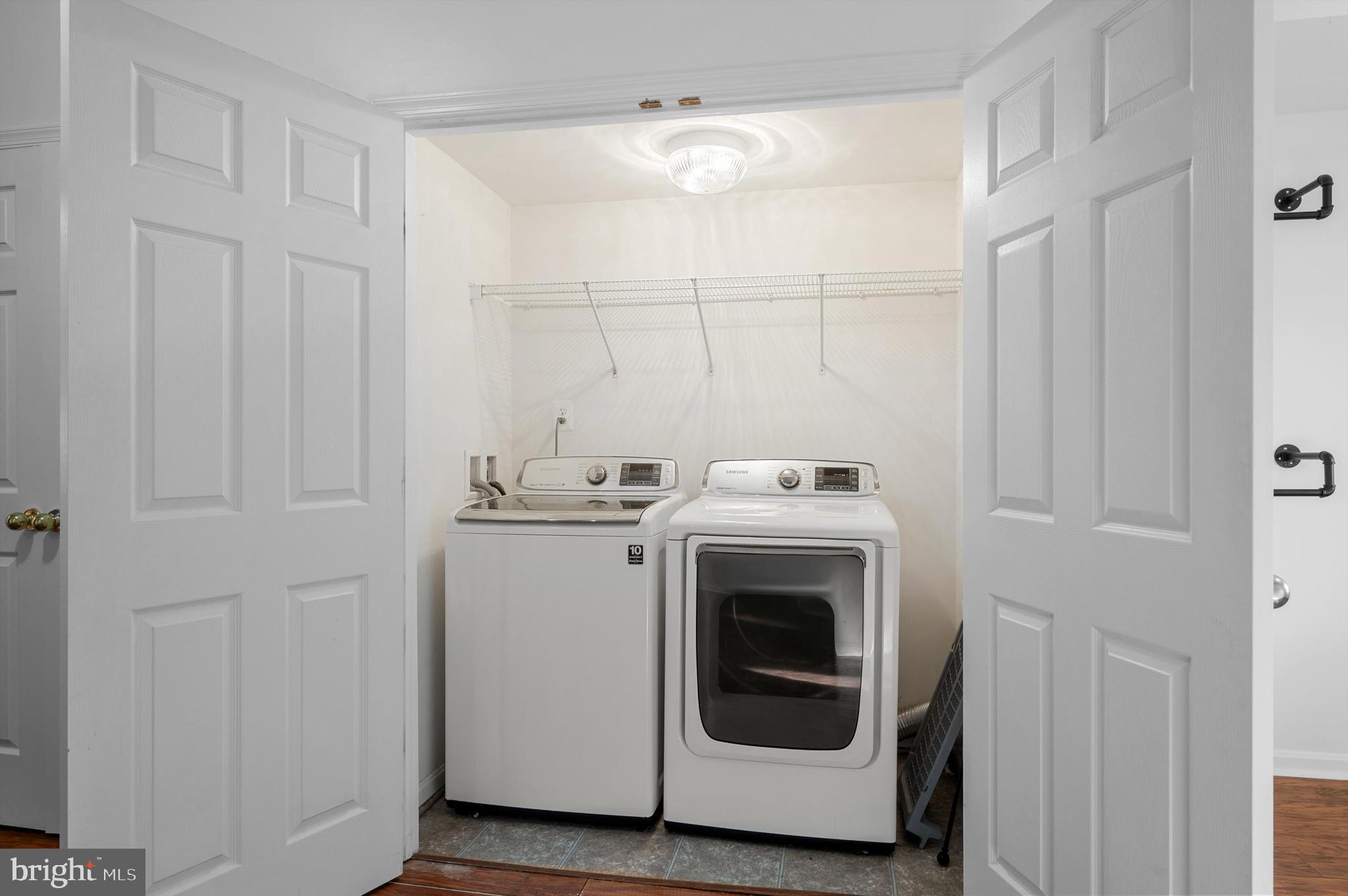 COLONIAL HILLS - Residential