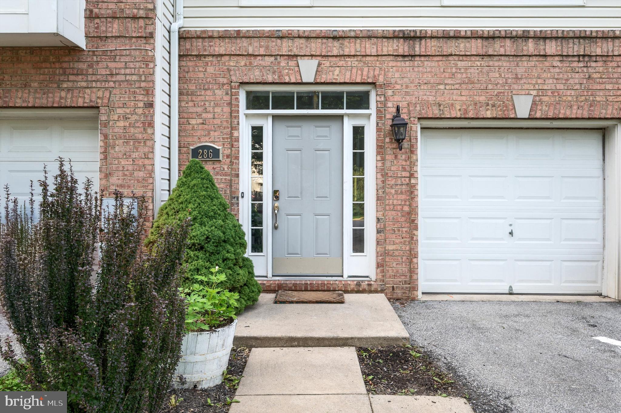 COLONIAL HILLS - Residential