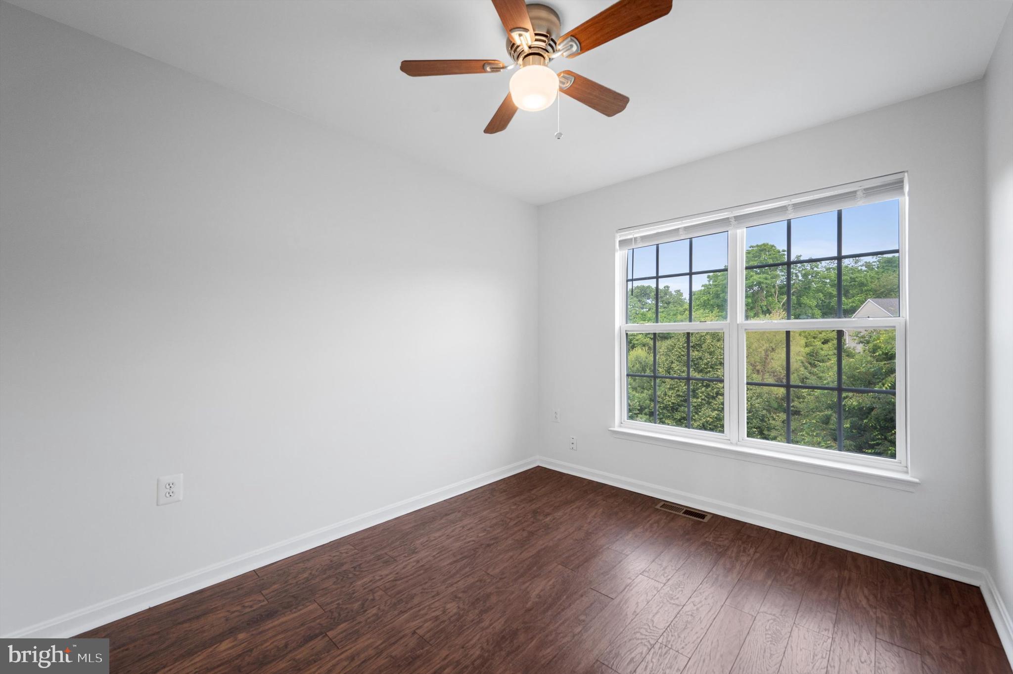 COLONIAL HILLS - Residential