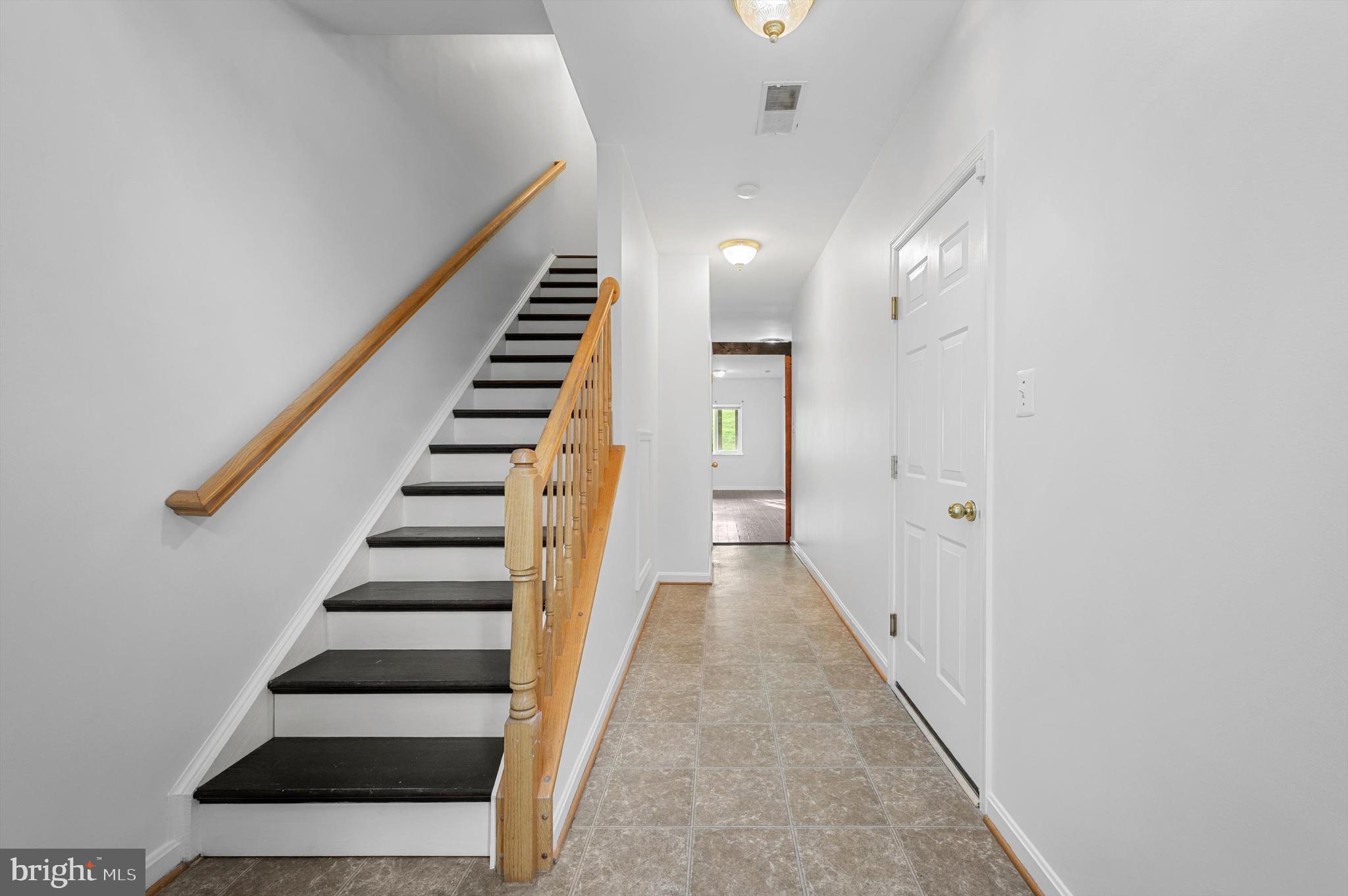 COLONIAL HILLS - Residential