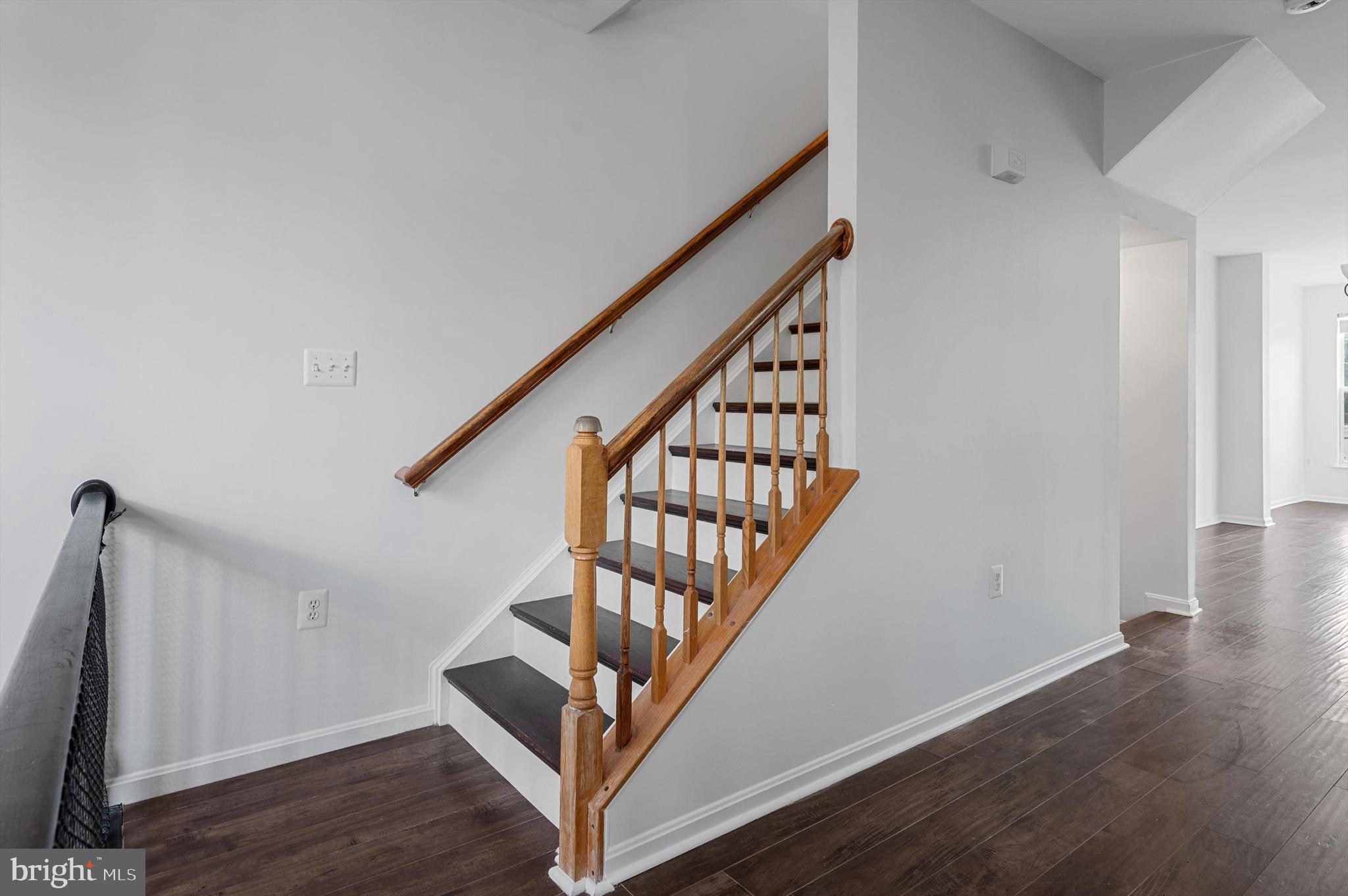 COLONIAL HILLS - Residential