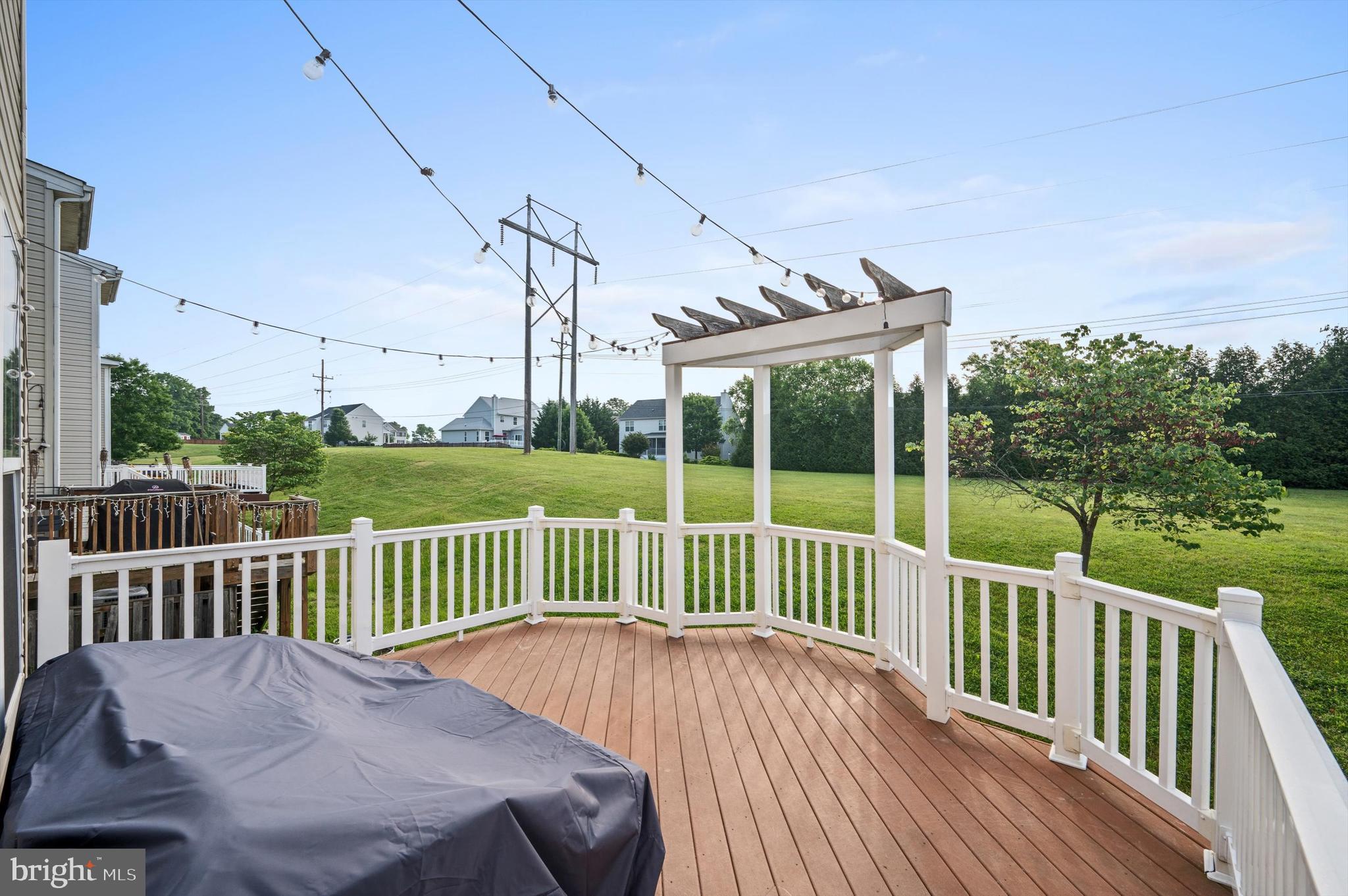 COLONIAL HILLS - Residential