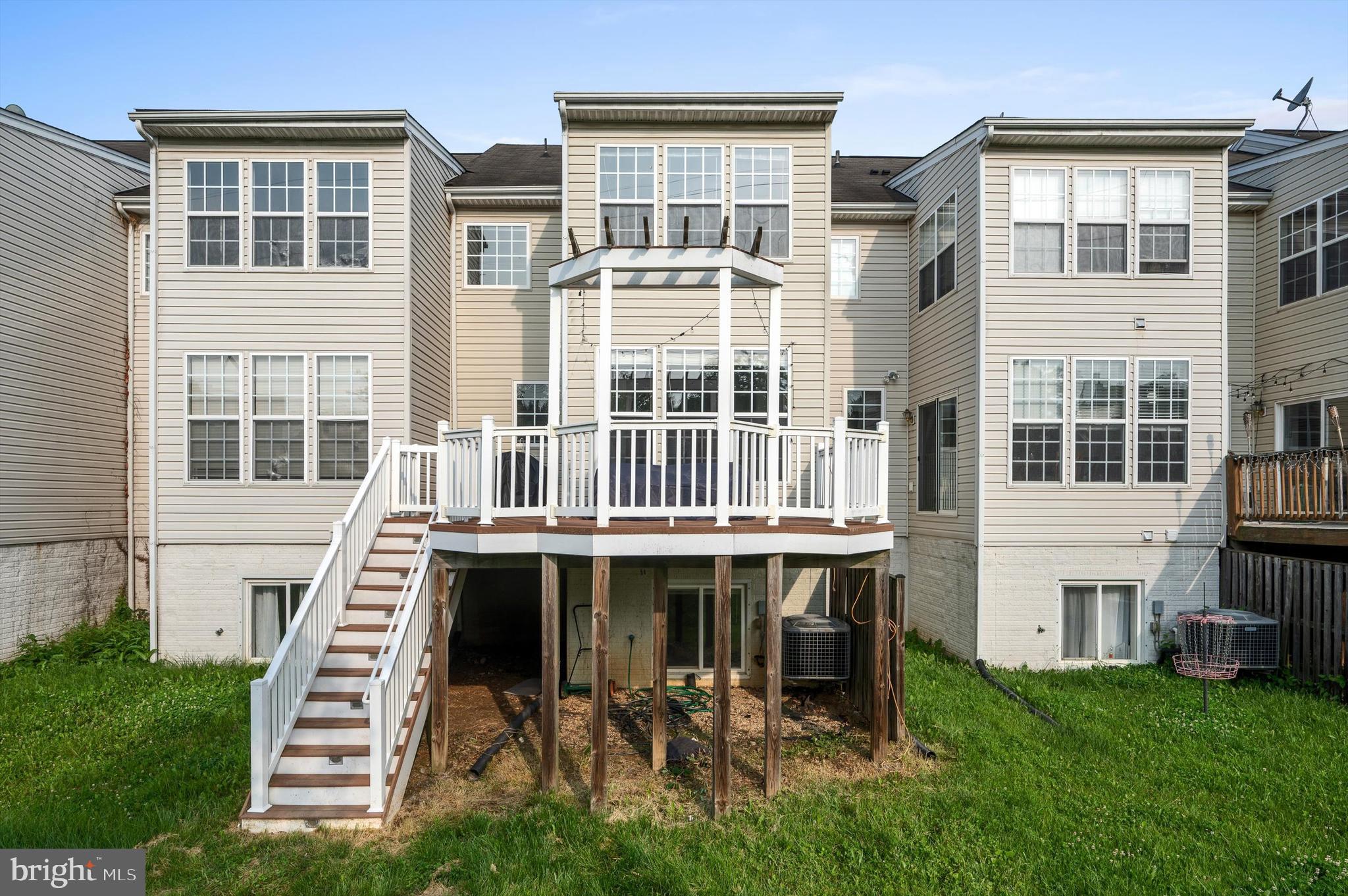 COLONIAL HILLS - Residential