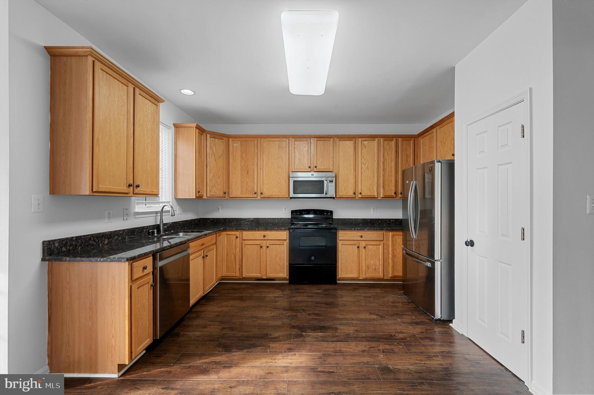 COLONIAL HILLS - Residential